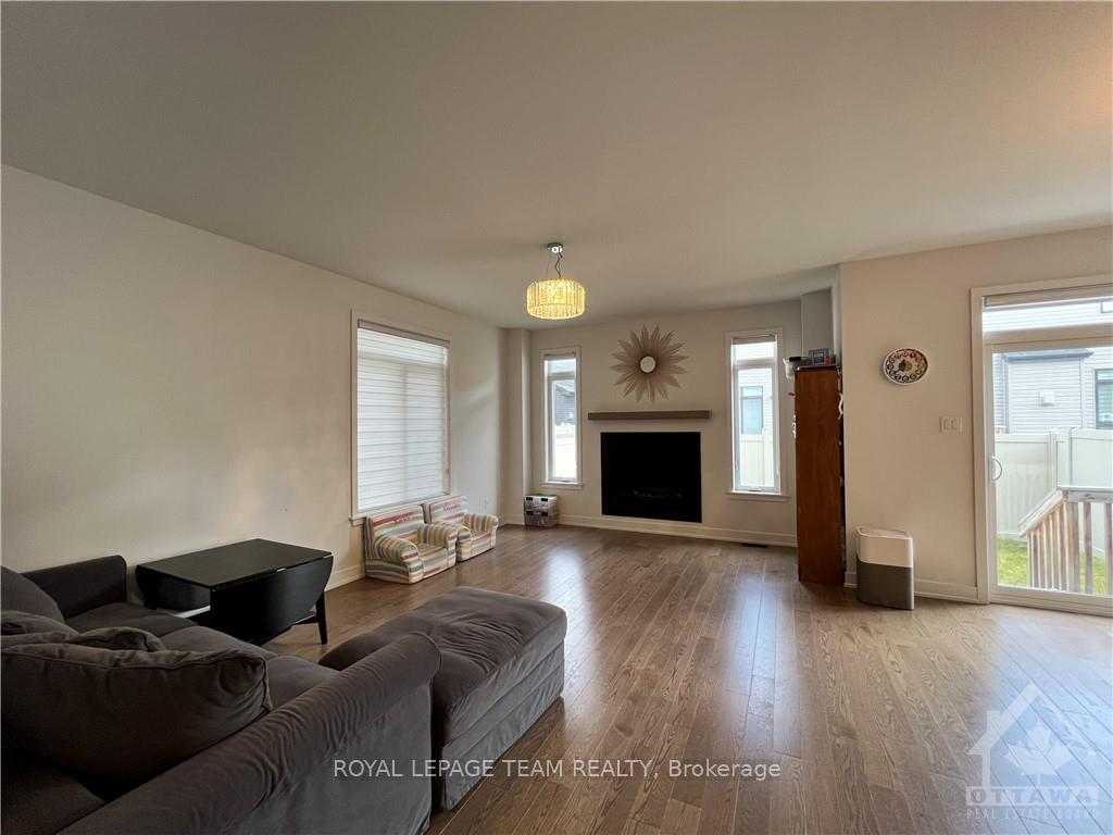 Photo 5 of 1039 Hydrangea Avenue, Ottawa, Riverside South/Gloucester Glen — HOMEH