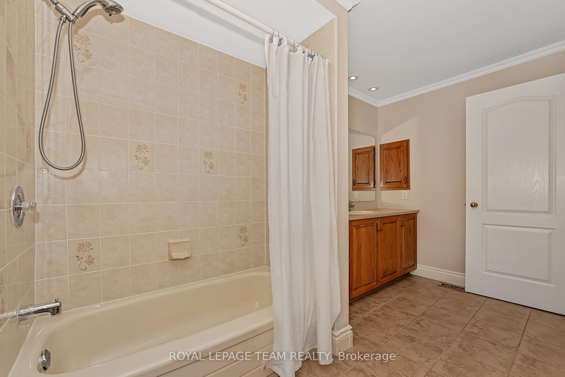 Photo 18 of 87 Dalecroft Crescent, Ottawa, Centrepointe — HOMEH