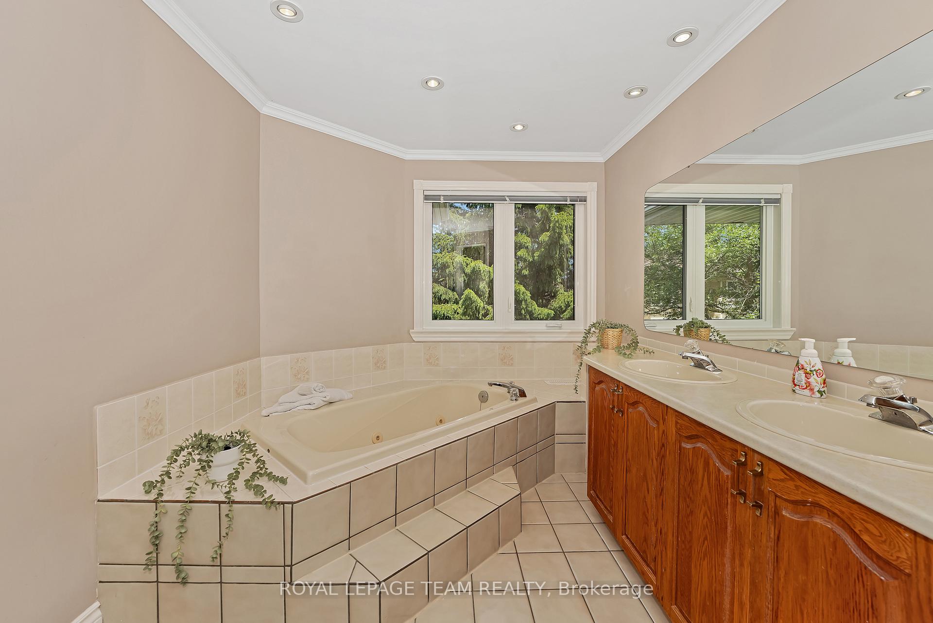 Photo 22 of 87 Dalecroft Crescent, Ottawa, Centrepointe — HOMEH
