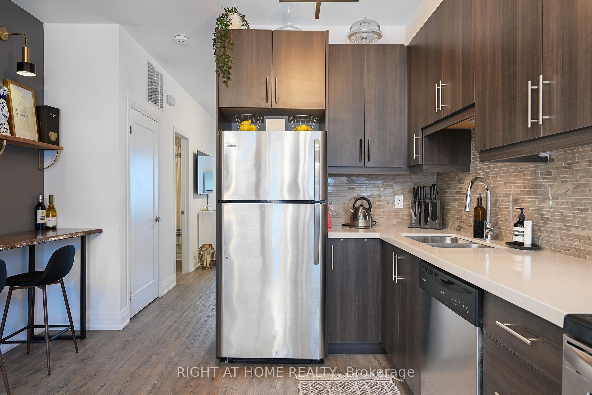 Photo 9 of Unit 6, 39 Robinson Street N, Grimsby, Grimsby East — HOMEH