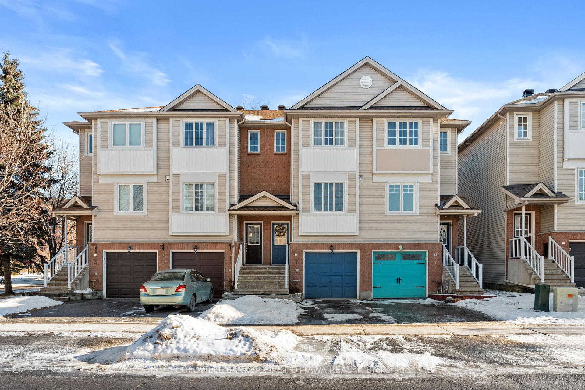 Photo 1 of 7 Scout Street, Ottawa, Central Park — HOMEH