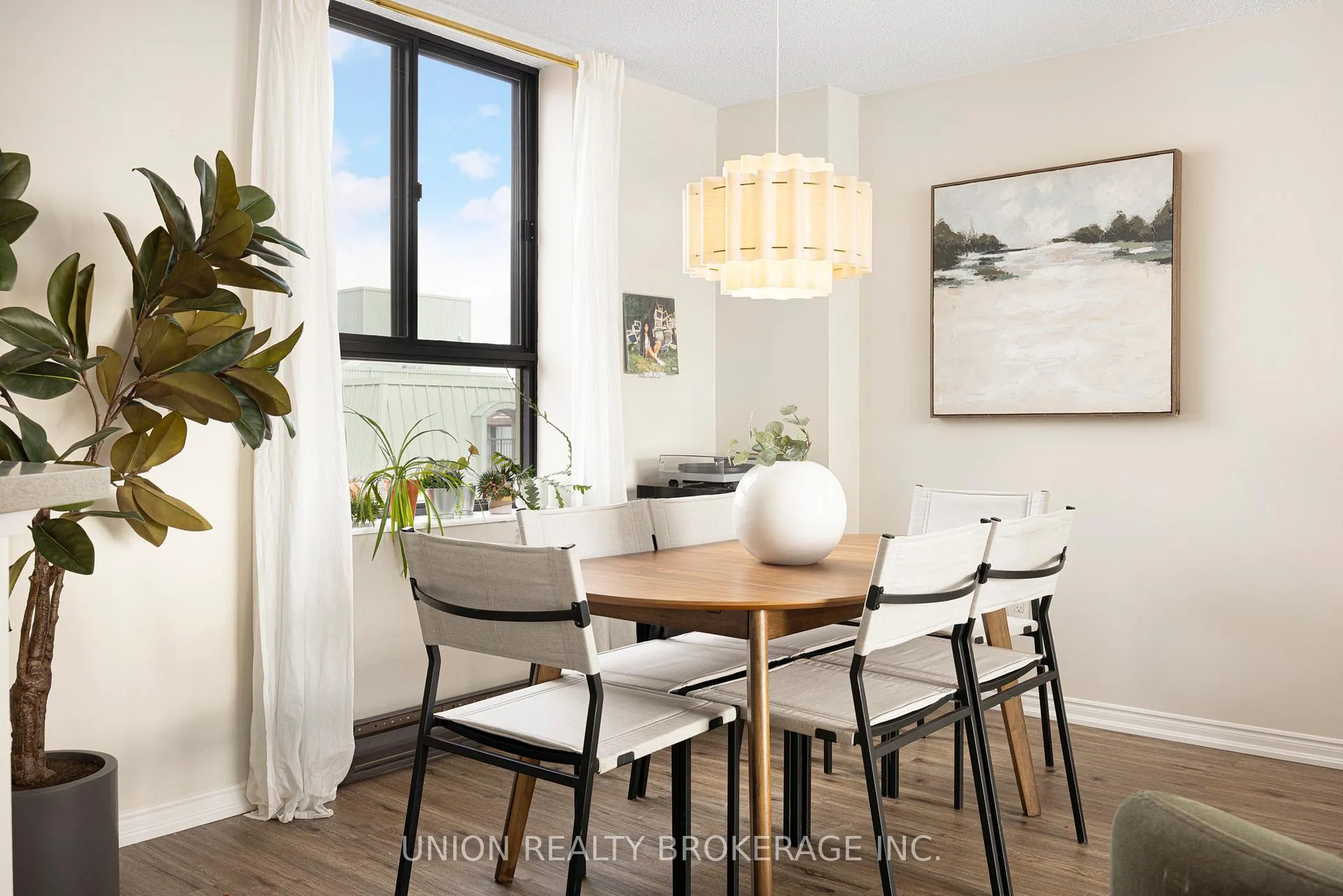 Photo 9 of Unit 1201, 95 Lombard Street, Toronto, Church-Yonge Corridor — HOMEH