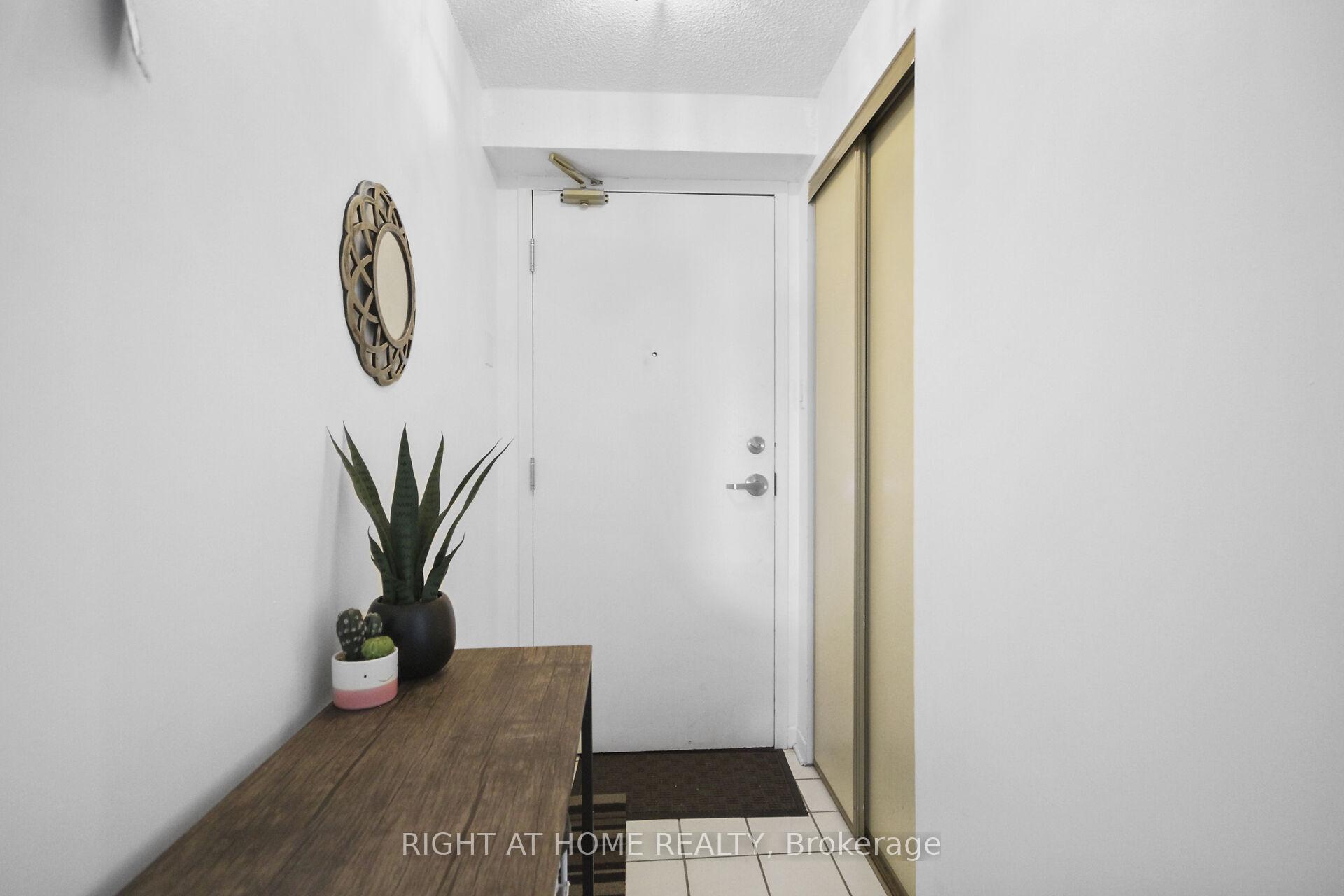 Photo 6 of Unit 1104, 1440 Heron Road, Ottawa, Heron Gate — HOMEH