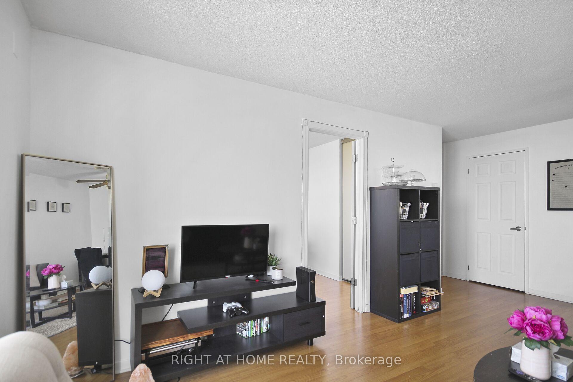 Photo 16 of Unit 1104, 1440 Heron Road, Ottawa, Heron Gate — HOMEH