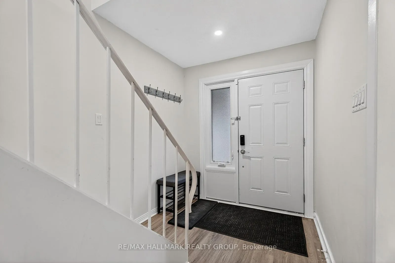 Photo 4 of Unit 26, 837 Eastvale Drive, Ottawa, Beaconwood — HOMEH