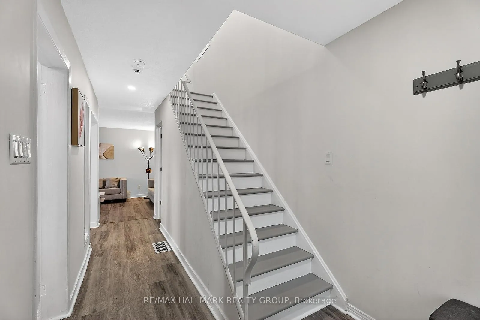 Photo 5 of Unit 26, 837 Eastvale Drive, Ottawa, Beaconwood — HOMEH