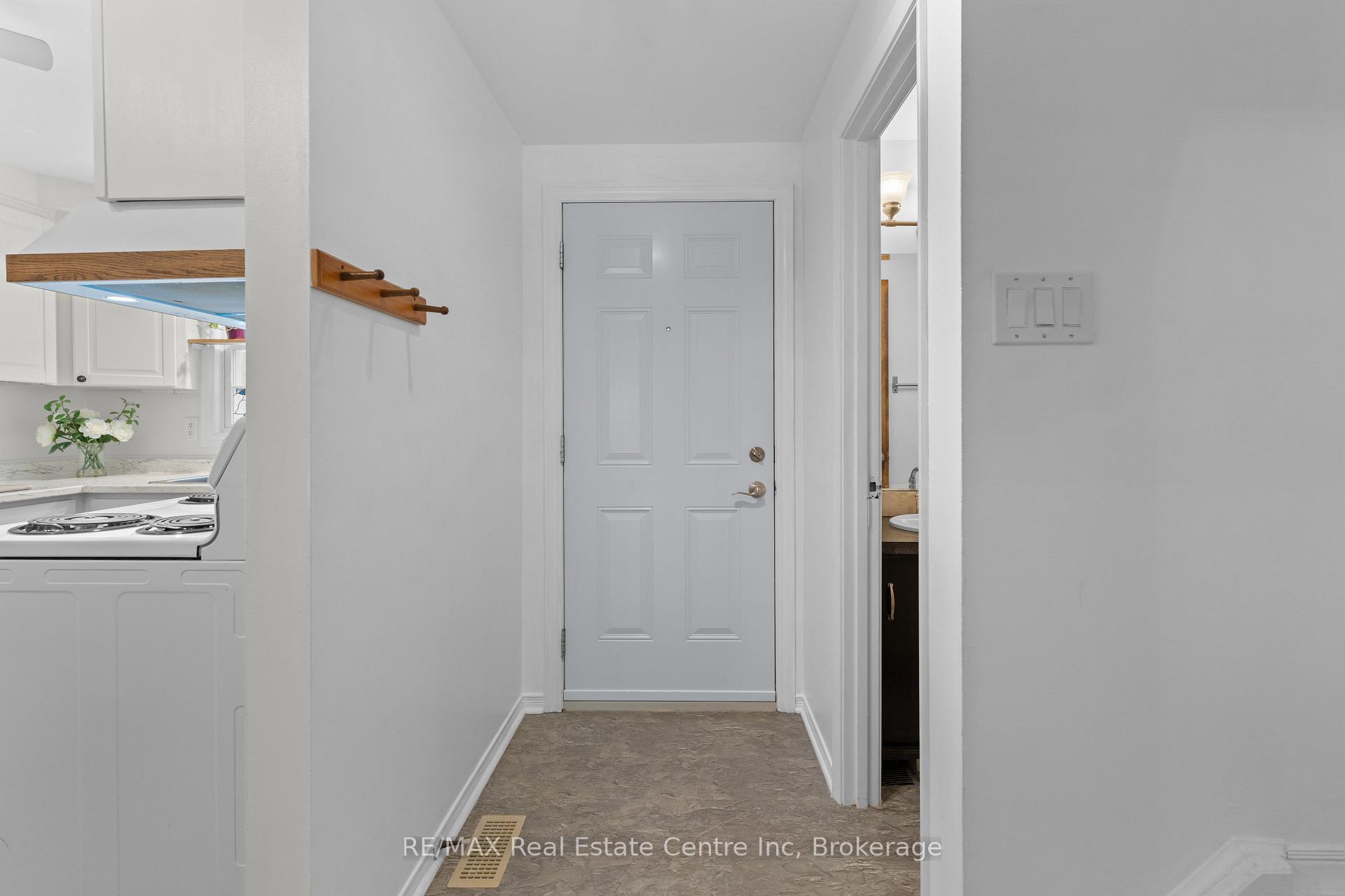 Photo 4 of Unit 28, 383 Edinburgh Road S, Guelph, Dovercliffe Park/Old University — HOMEH