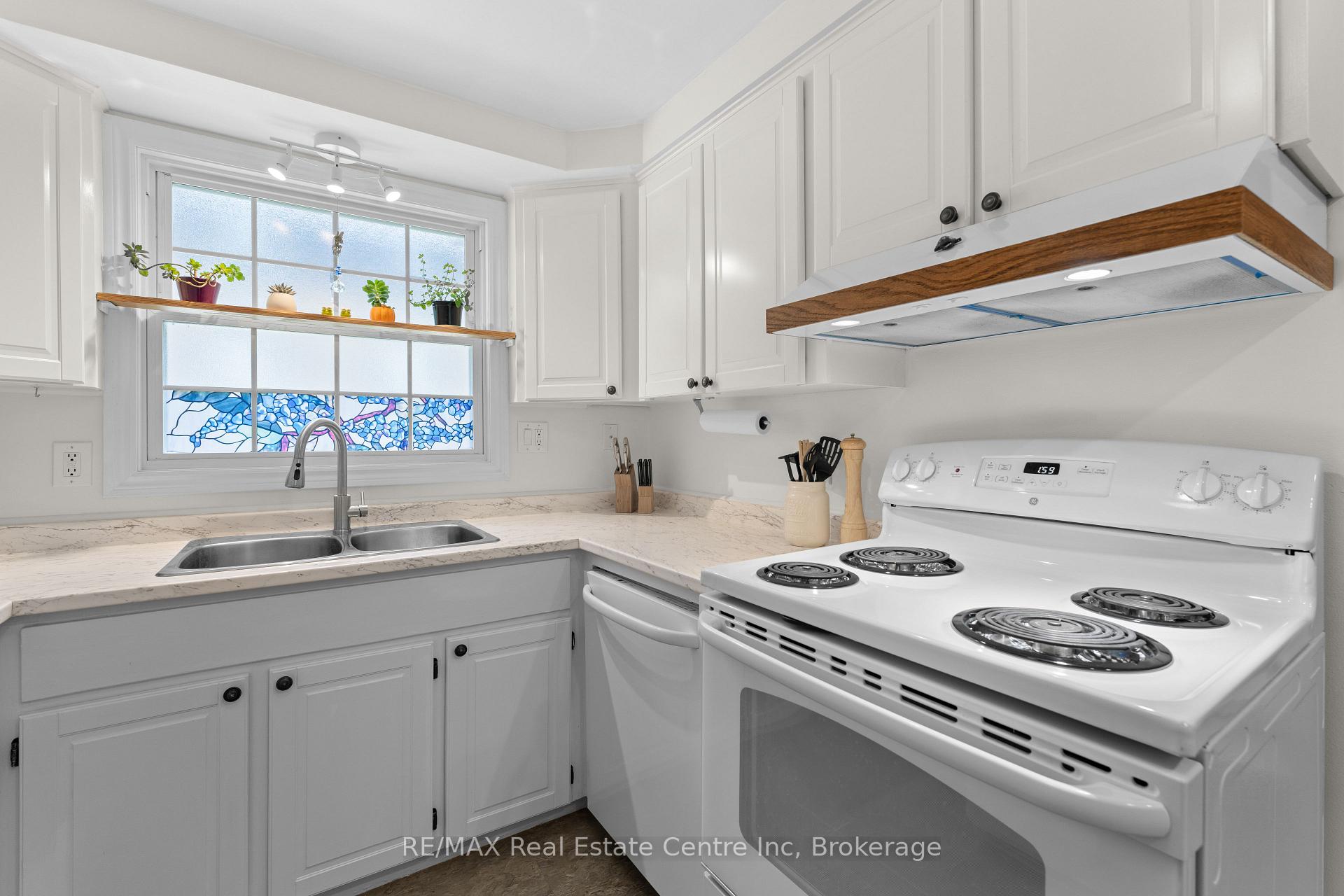 Photo 7 of Unit 28, 383 Edinburgh Road S, Guelph, Dovercliffe Park/Old University — HOMEH