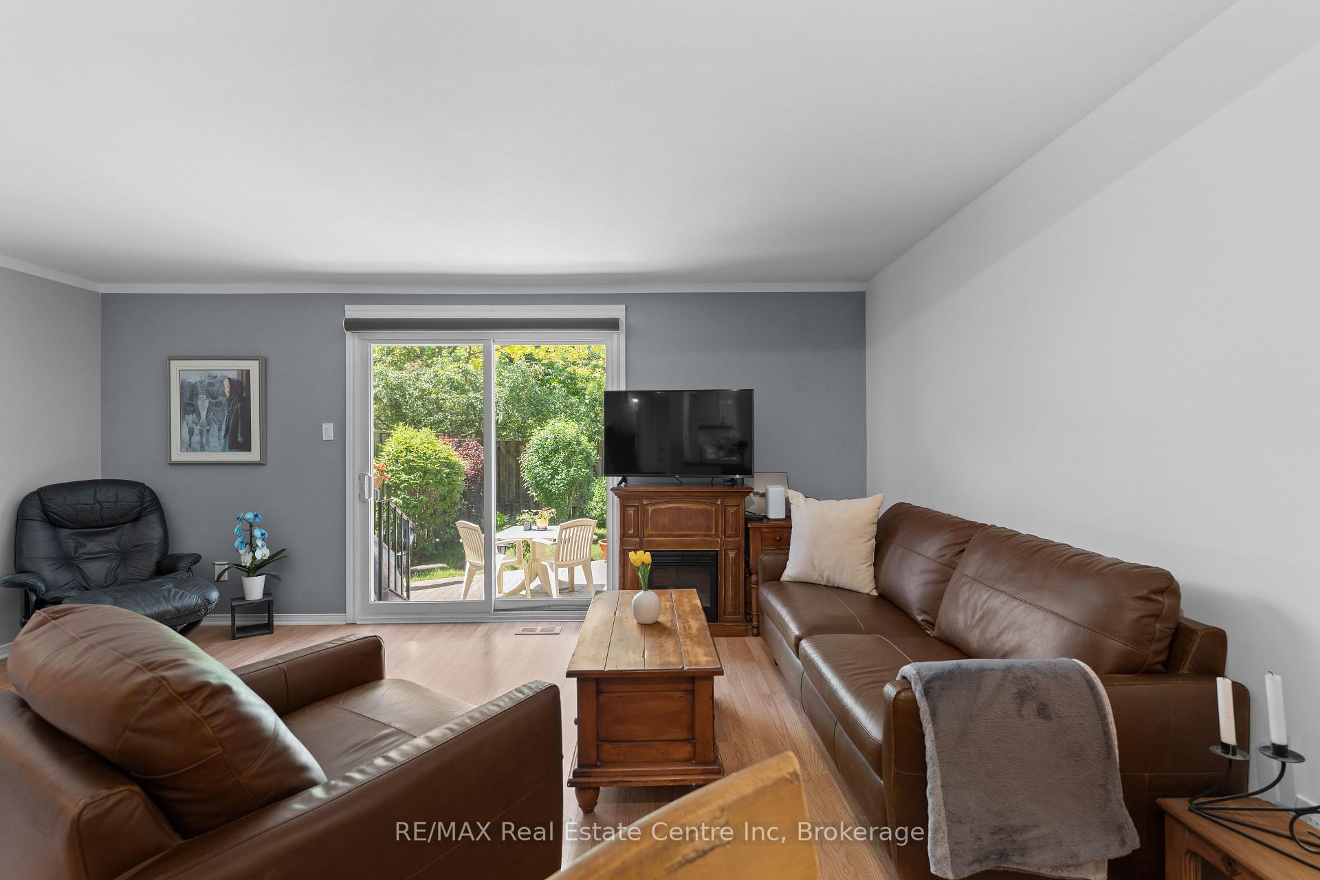 Photo 11 of Unit 28, 383 Edinburgh Road S, Guelph, Dovercliffe Park/Old University — HOMEH