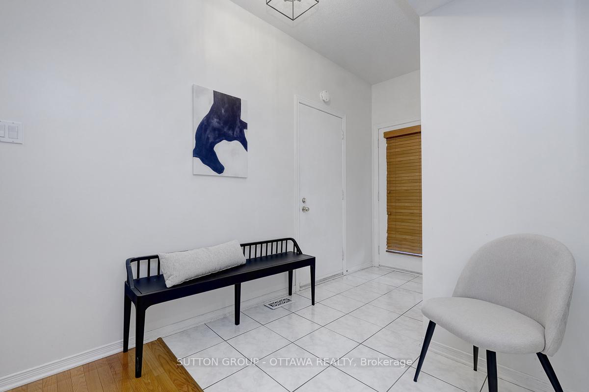Photo 4 of Unit 19, 6157 Oak Meadows Drive, Ottawa, Chapel Hill — HOMEH