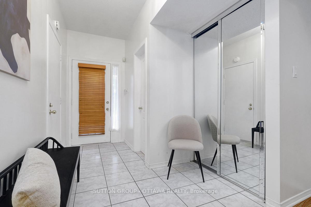 Photo 5 of Unit 19, 6157 Oak Meadows Drive, Ottawa, Chapel Hill — HOMEH
