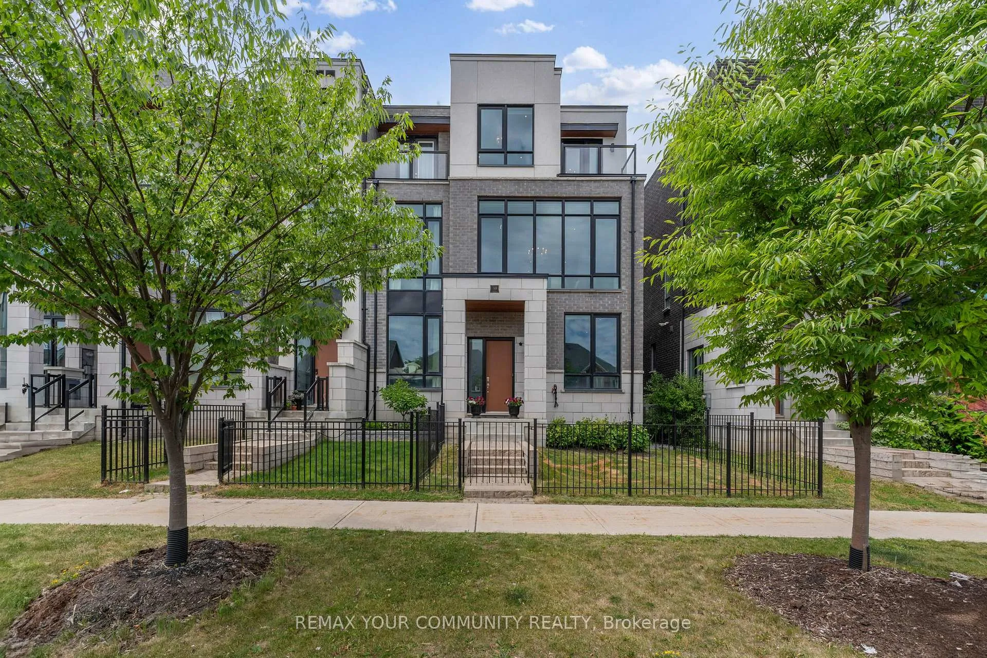 Photo 1 of 40 Crimson Forest Drive, Vaughan, Patterson — HOMEH
