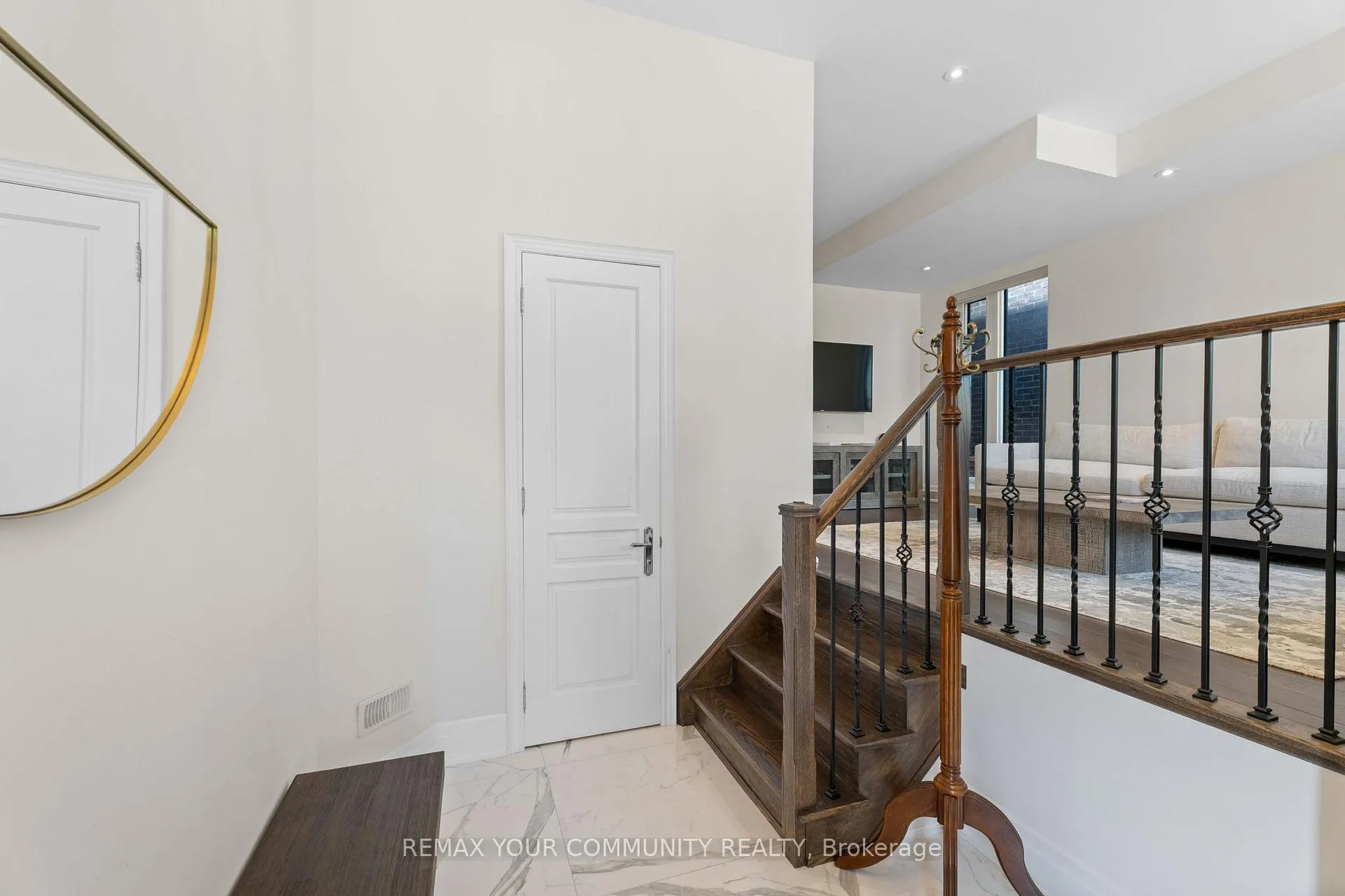 Photo 3 of 40 Crimson Forest Drive, Vaughan, Patterson — HOMEH