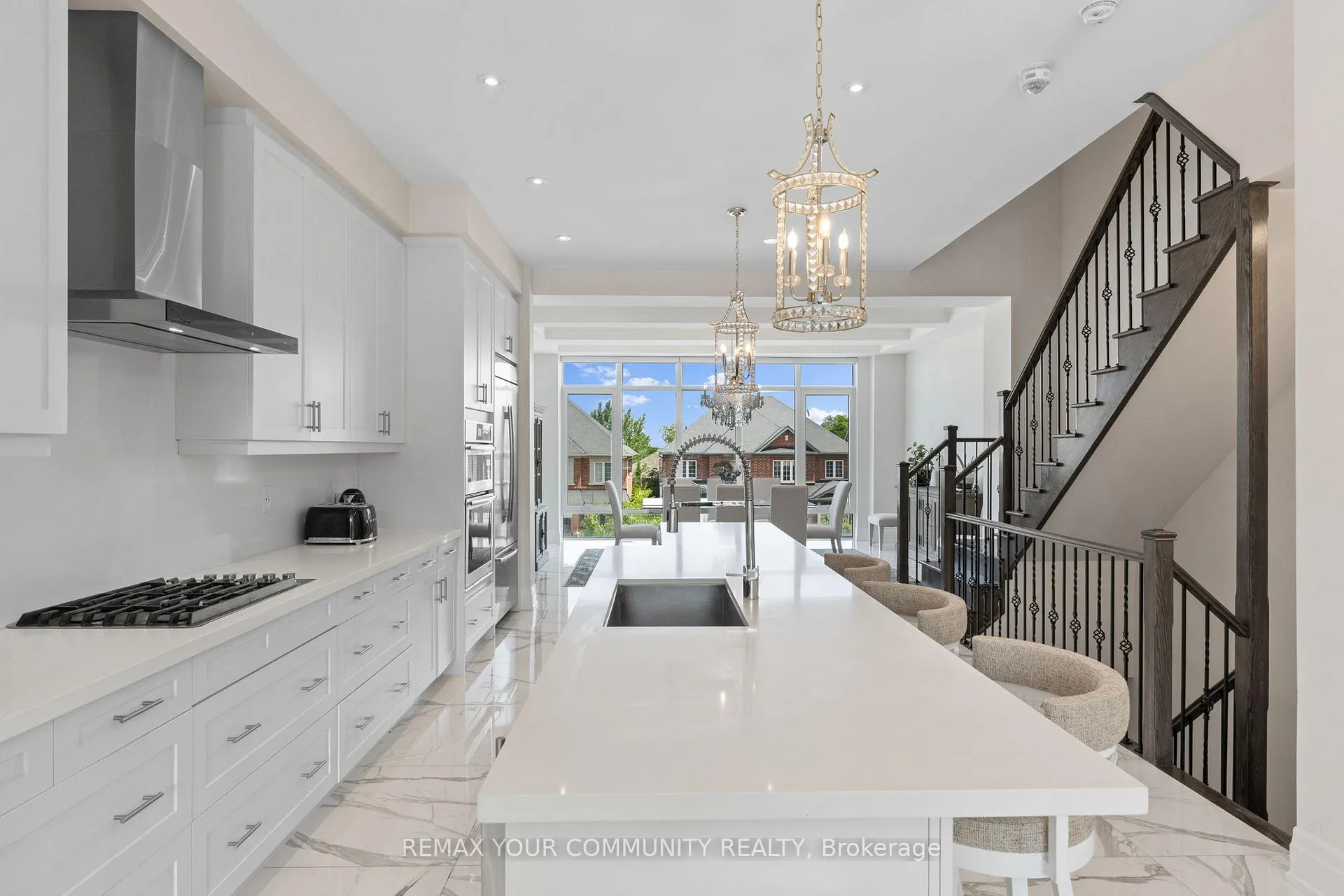 Photo 11 of 40 Crimson Forest Drive, Vaughan, Patterson — HOMEH