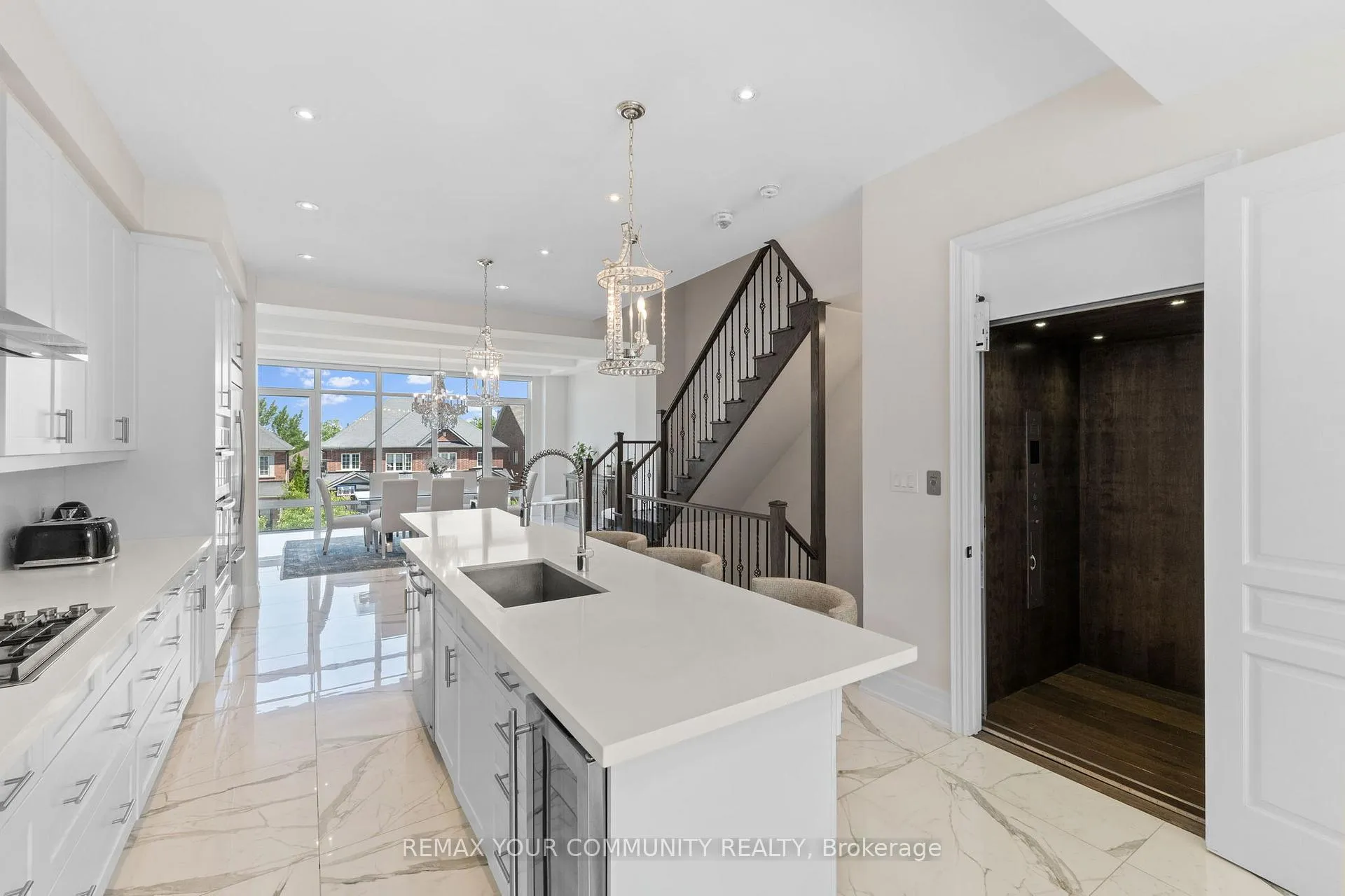 Photo 12 of 40 Crimson Forest Drive, Vaughan, Patterson — HOMEH