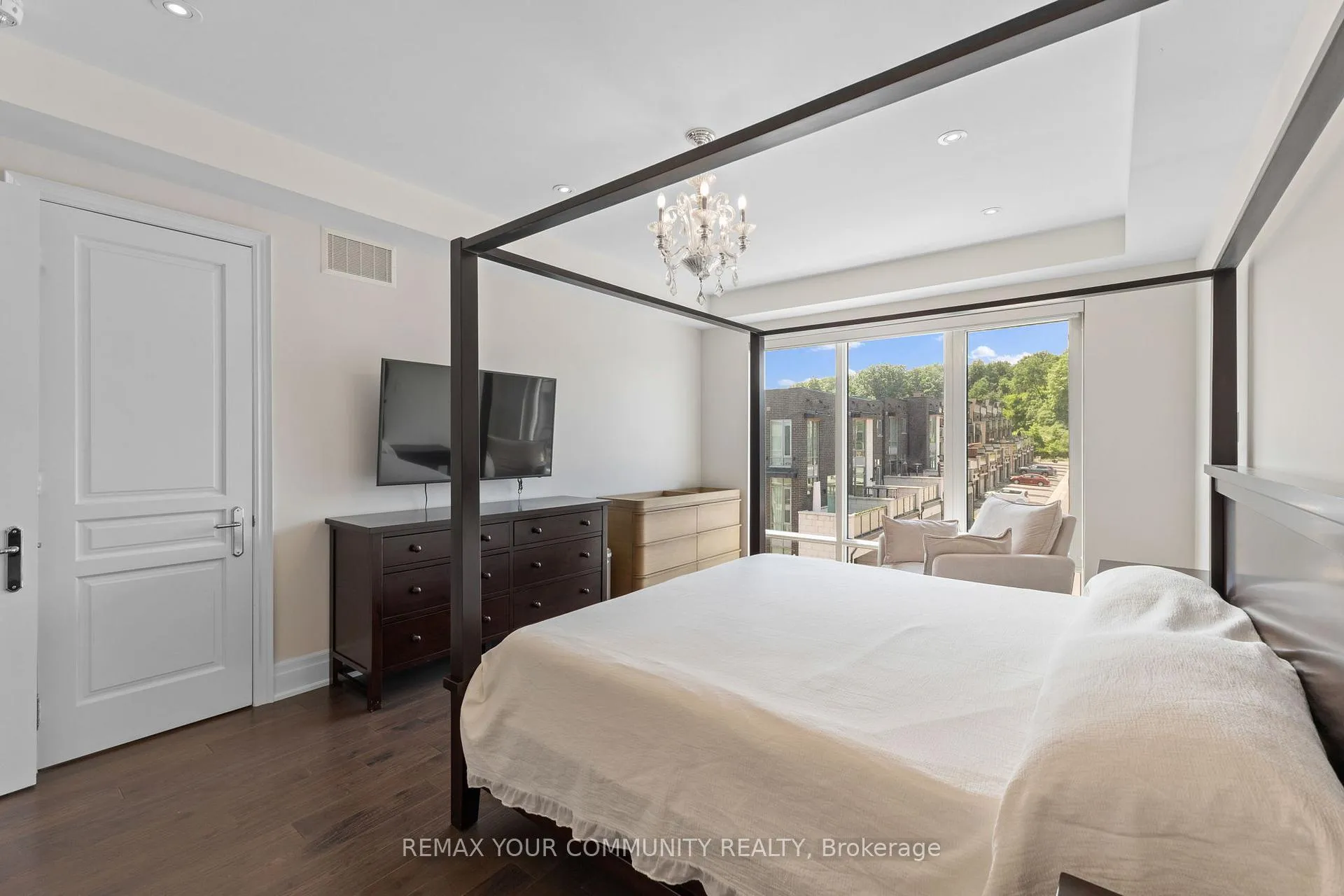 Photo 22 of 40 Crimson Forest Drive, Vaughan, Patterson — HOMEH