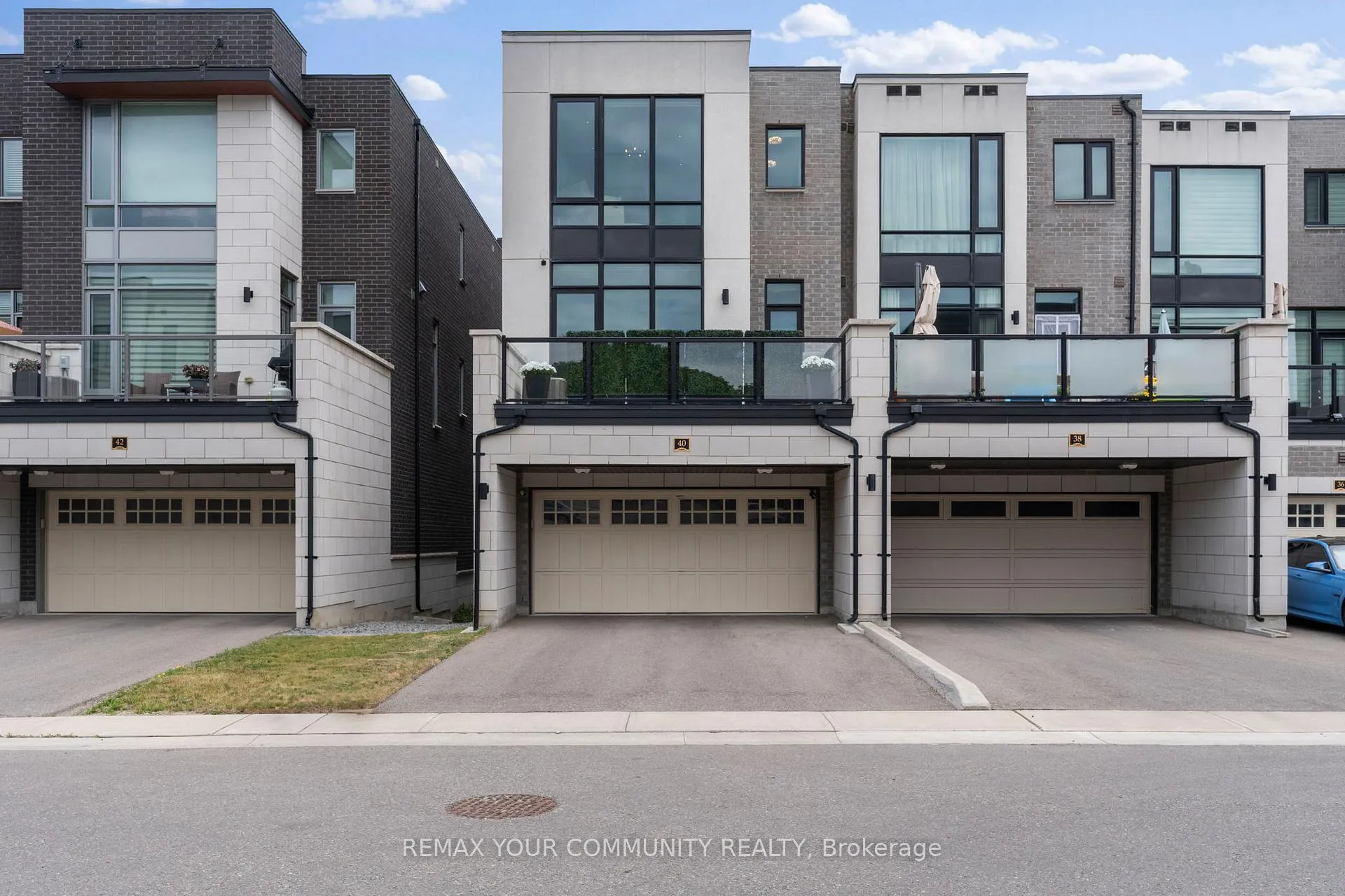 Photo 32 of 40 Crimson Forest Drive, Vaughan, Patterson — HOMEH