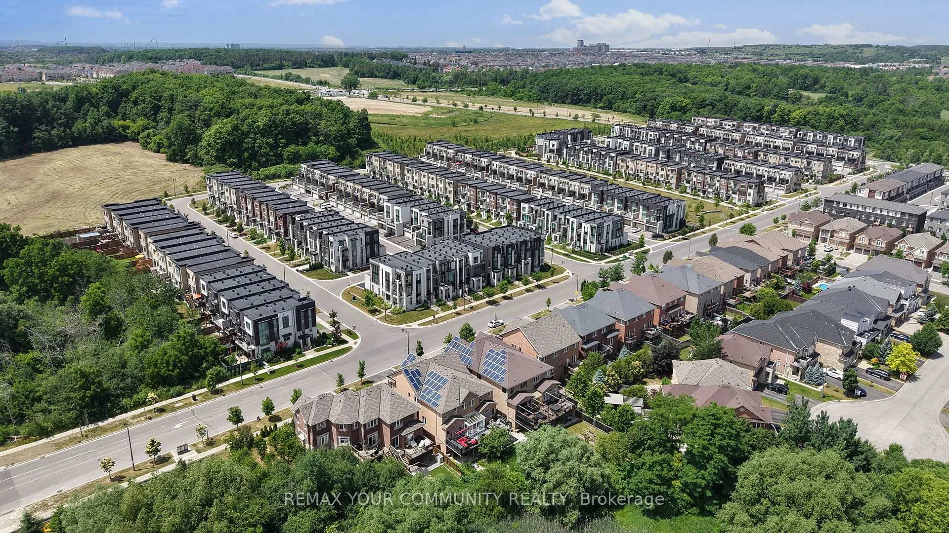 Photo 35 of 40 Crimson Forest Drive, Vaughan, Patterson — HOMEH