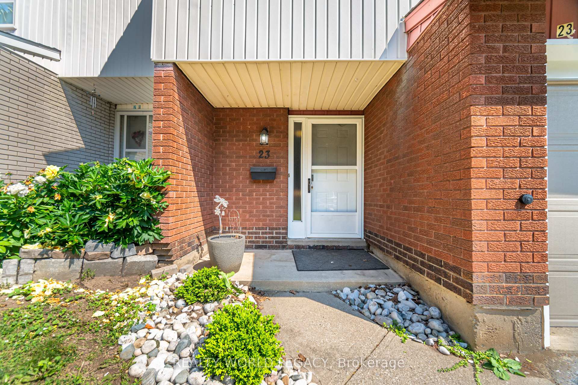 Photo 4 of Unit 23, 281 Bluevale Street N, Waterloo — HOMEH