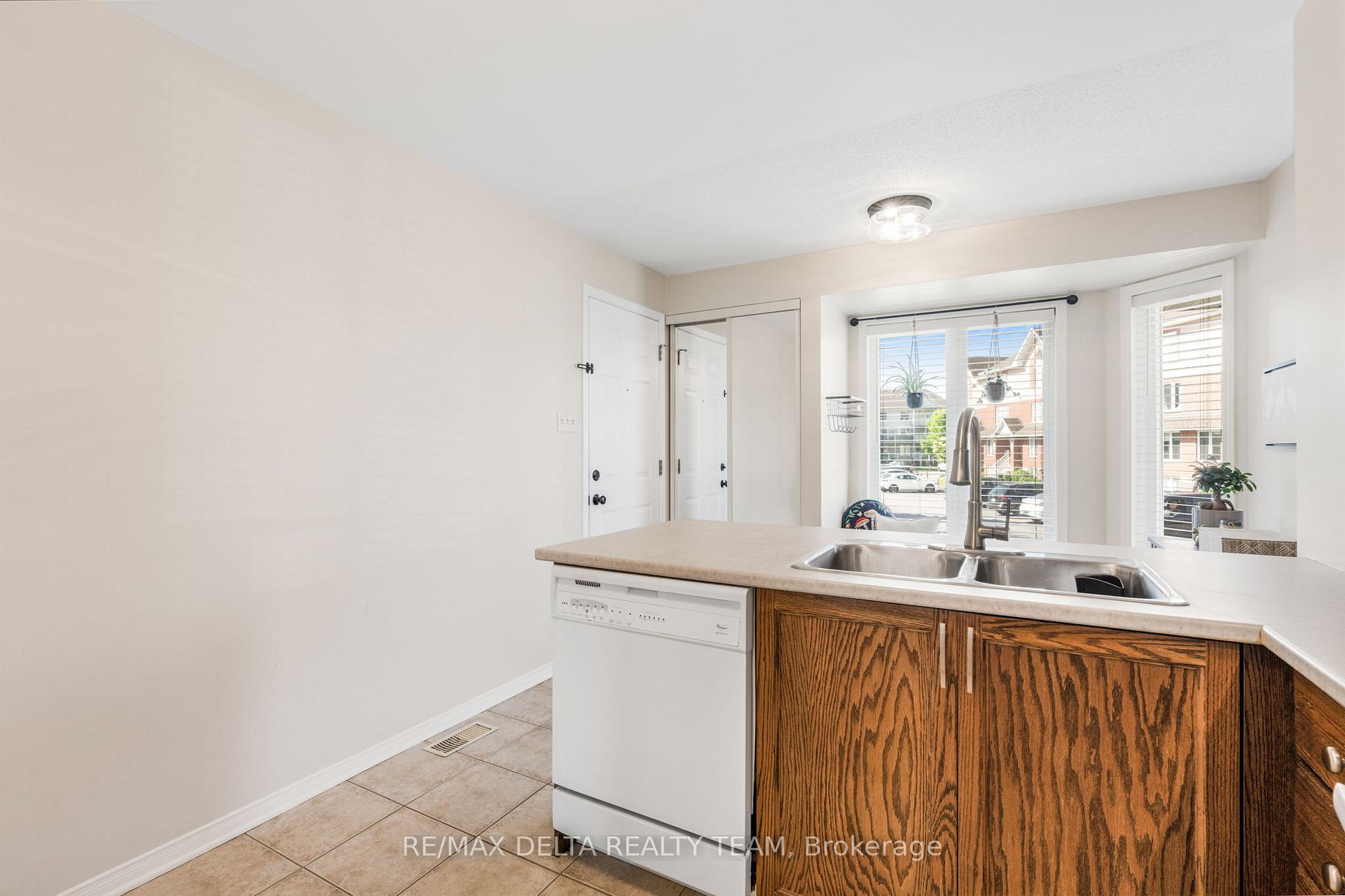 Photo 10 of 2312 Bois Vert Place, Ottawa, Avalon East — HOMEH