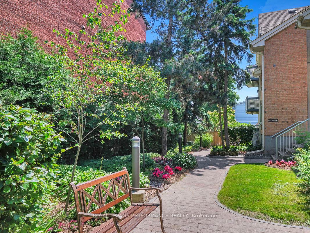 Photo 4 of Unit 14, 2 Columbus Avenue, Ottawa, Overbrook — HOMEH
