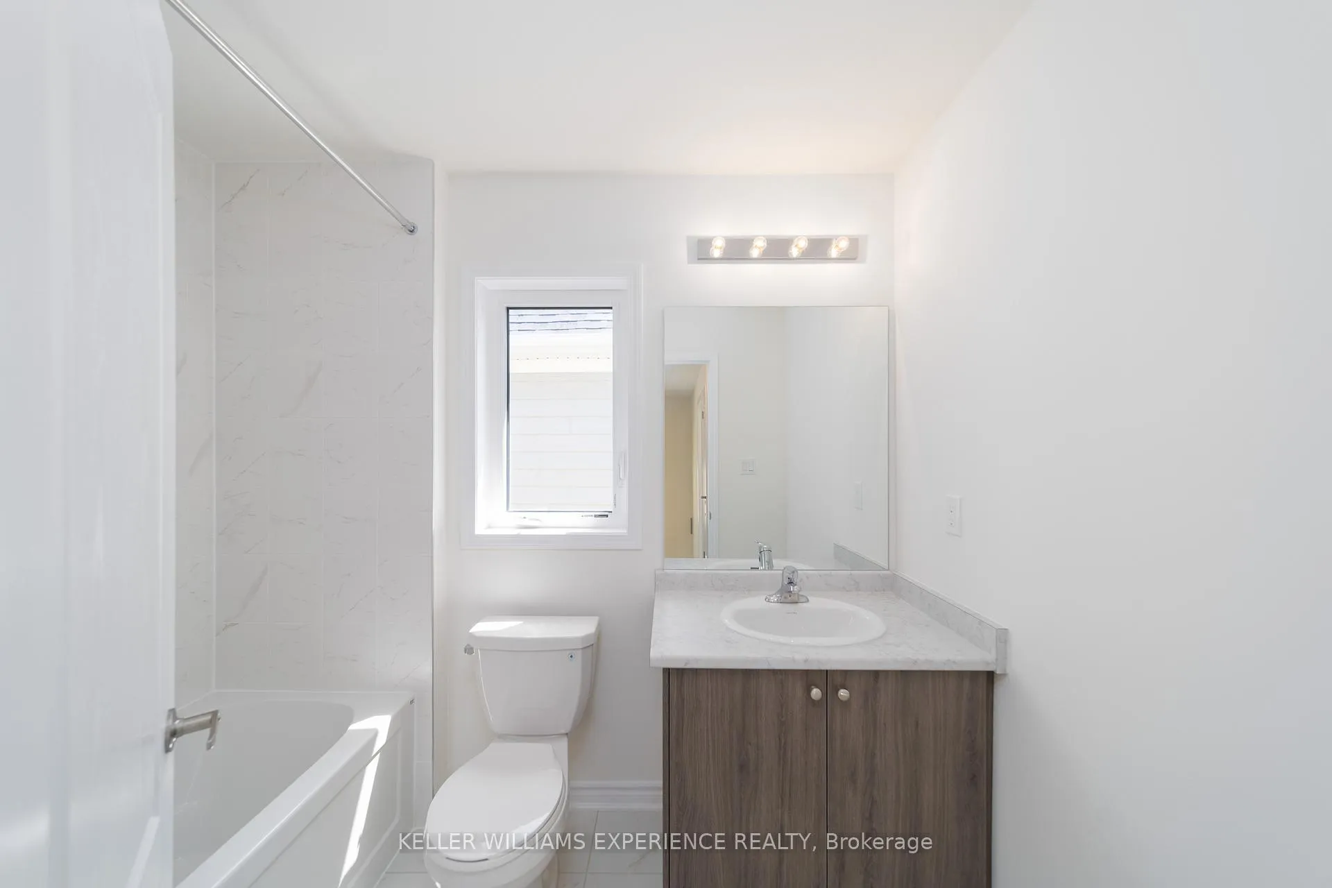 Photo 9 of 4 Shapira Avenue, Wasaga Beach — HOMEH
