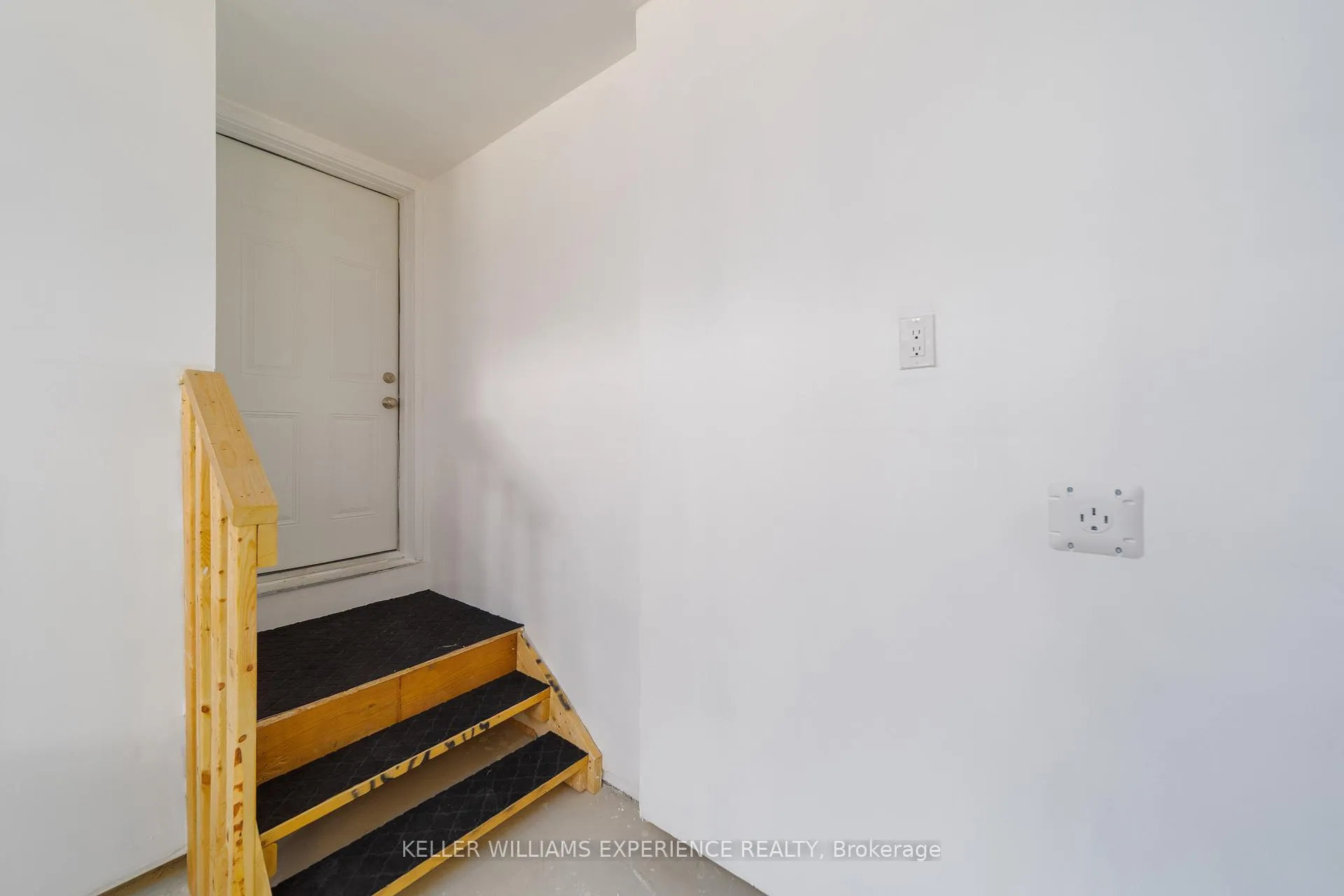 Photo 12 of 4 Shapira Avenue, Wasaga Beach — HOMEH