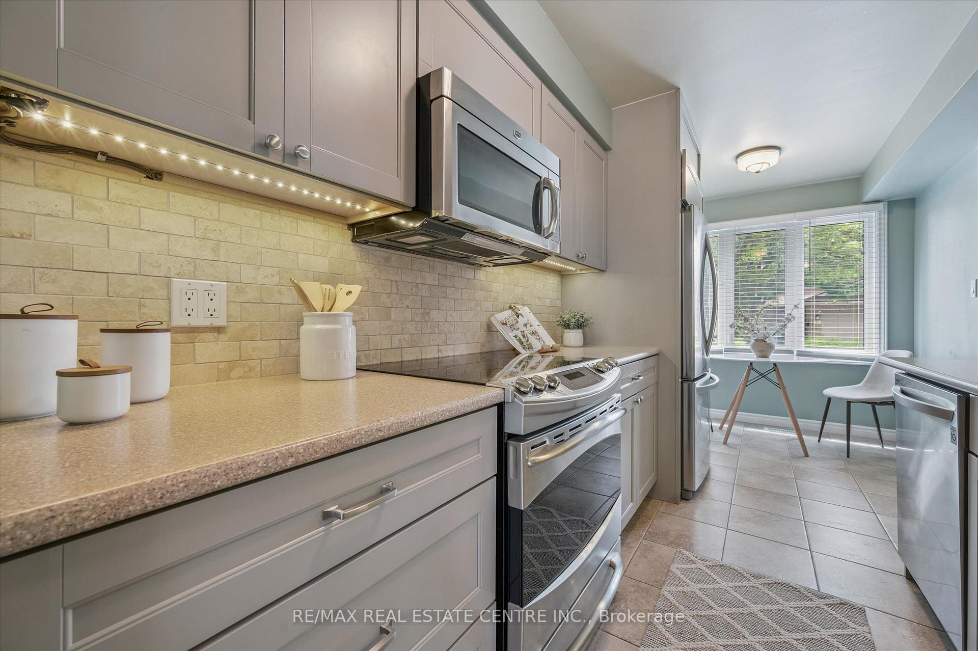 Photo 11 of Unit 4, 375 Kingscourt Drive, Waterloo — HOMEH