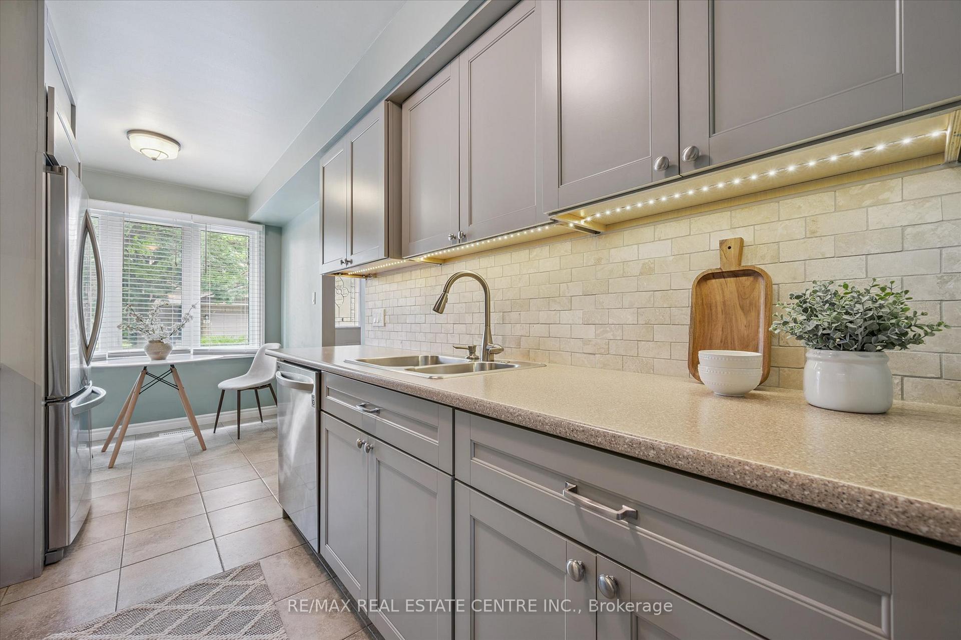 Photo 12 of Unit 4, 375 Kingscourt Drive, Waterloo — HOMEH