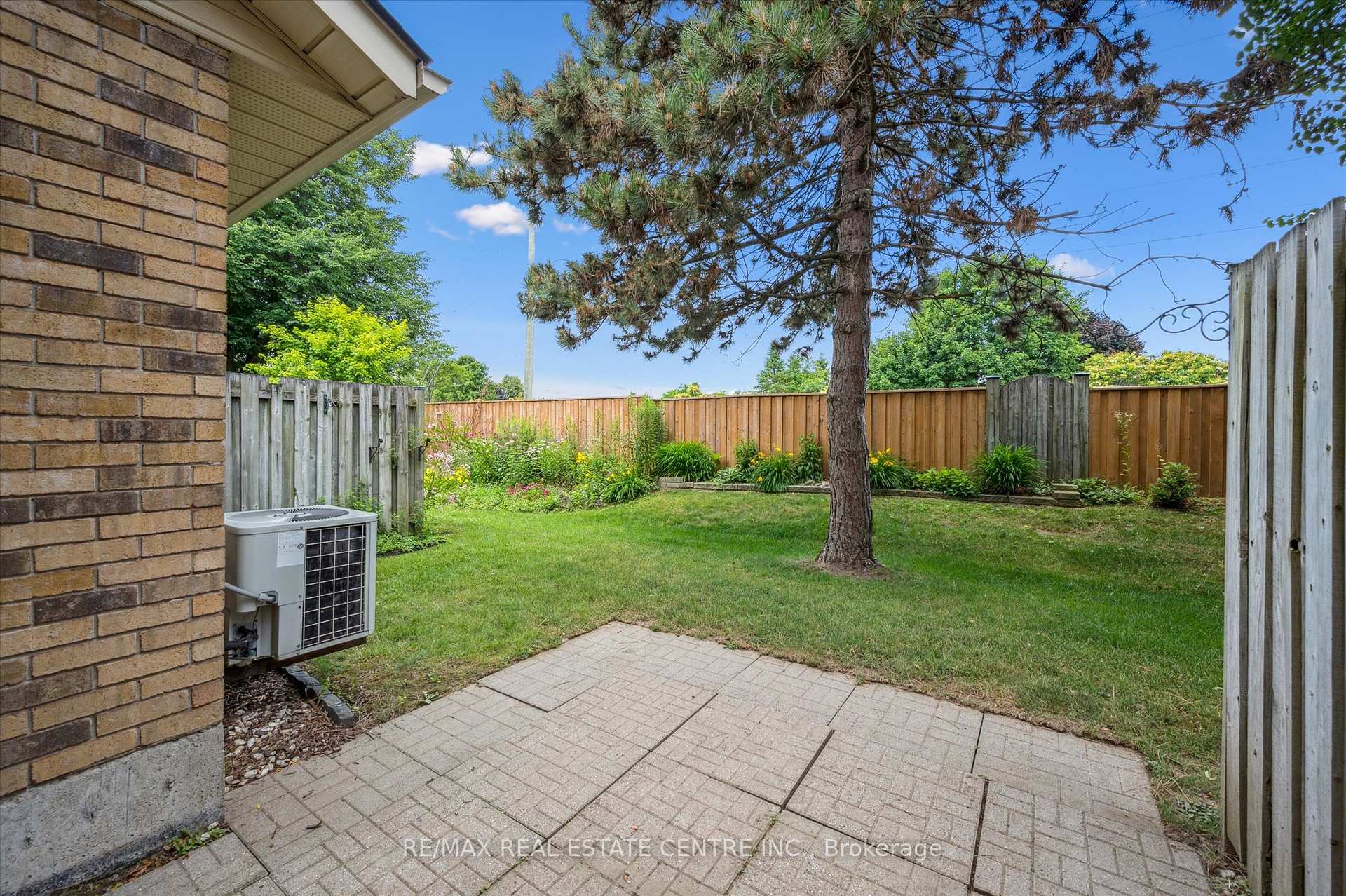 Photo 21 of Unit 4, 375 Kingscourt Drive, Waterloo — HOMEH