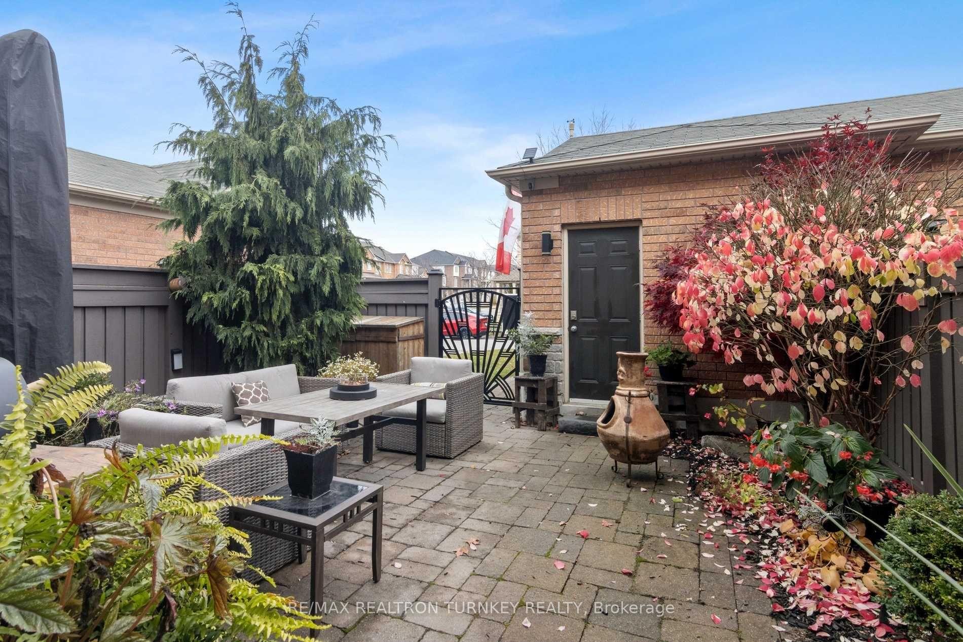 Photo 3 of 133 Zokol Drive, Aurora, Bayview Northeast — HOMEH