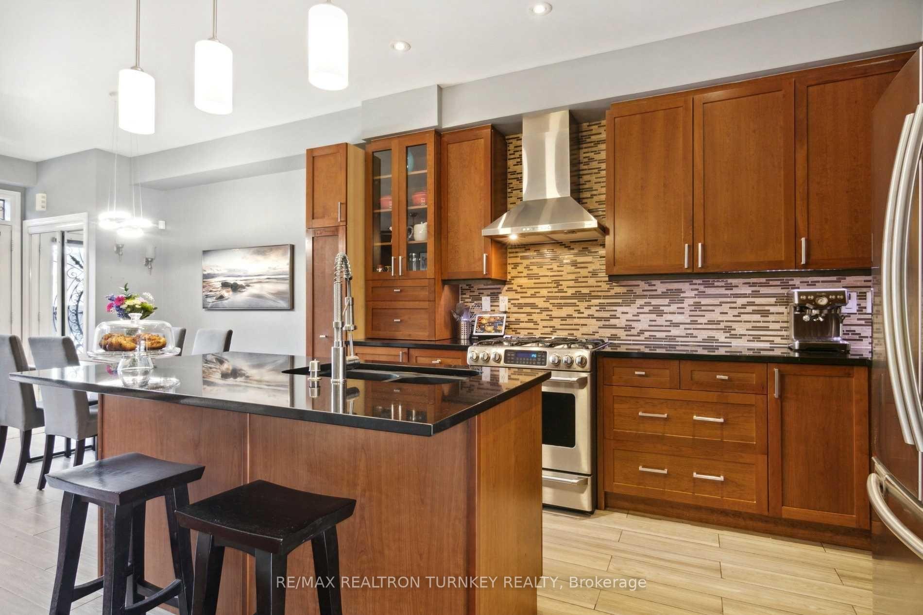 Photo 9 of 133 Zokol Drive, Aurora, Bayview Northeast — HOMEH