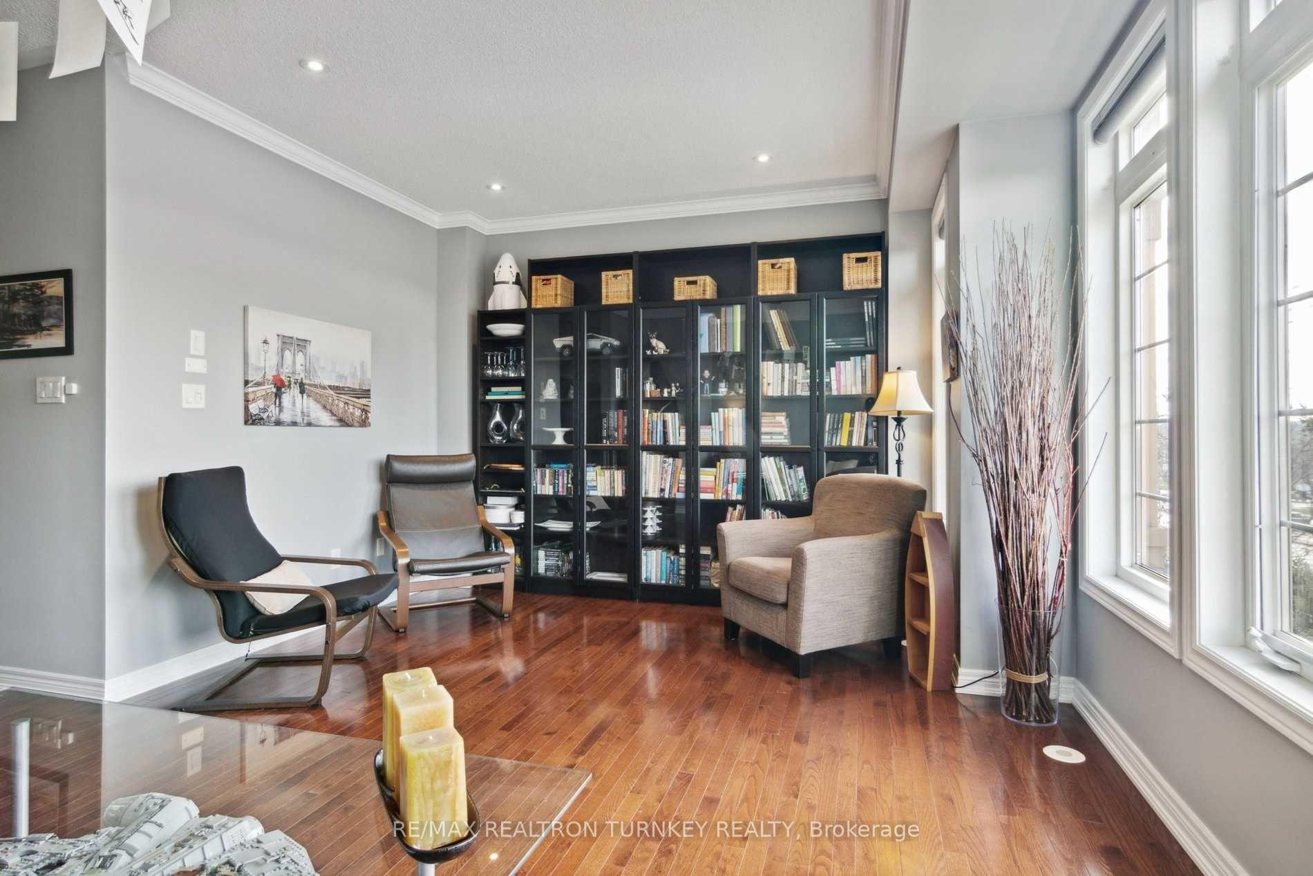 Photo 13 of 133 Zokol Drive, Aurora, Bayview Northeast — HOMEH