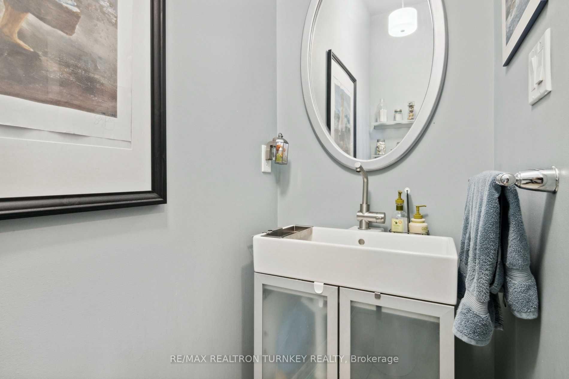 Photo 15 of 133 Zokol Drive, Aurora, Bayview Northeast — HOMEH