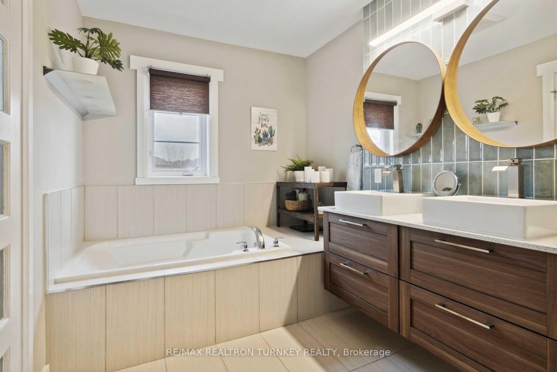 Photo 18 of 133 Zokol Drive, Aurora, Bayview Northeast — HOMEH