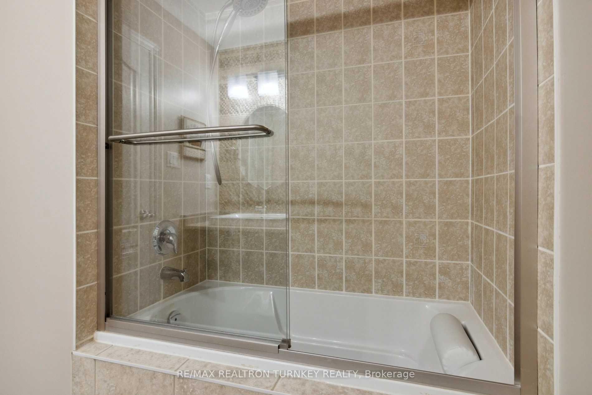 Photo 25 of 133 Zokol Drive, Aurora, Bayview Northeast — HOMEH