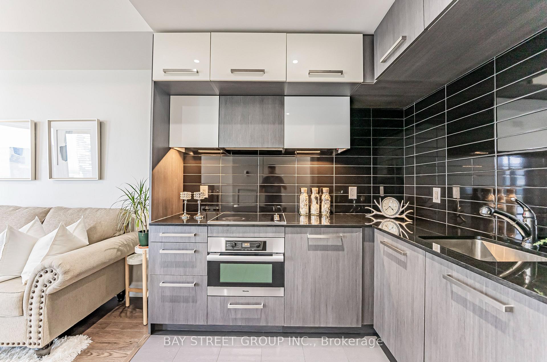 Photo 9 of Unit 2712, 8 The Esplanade, Toronto, Waterfront Communities — HOMEH