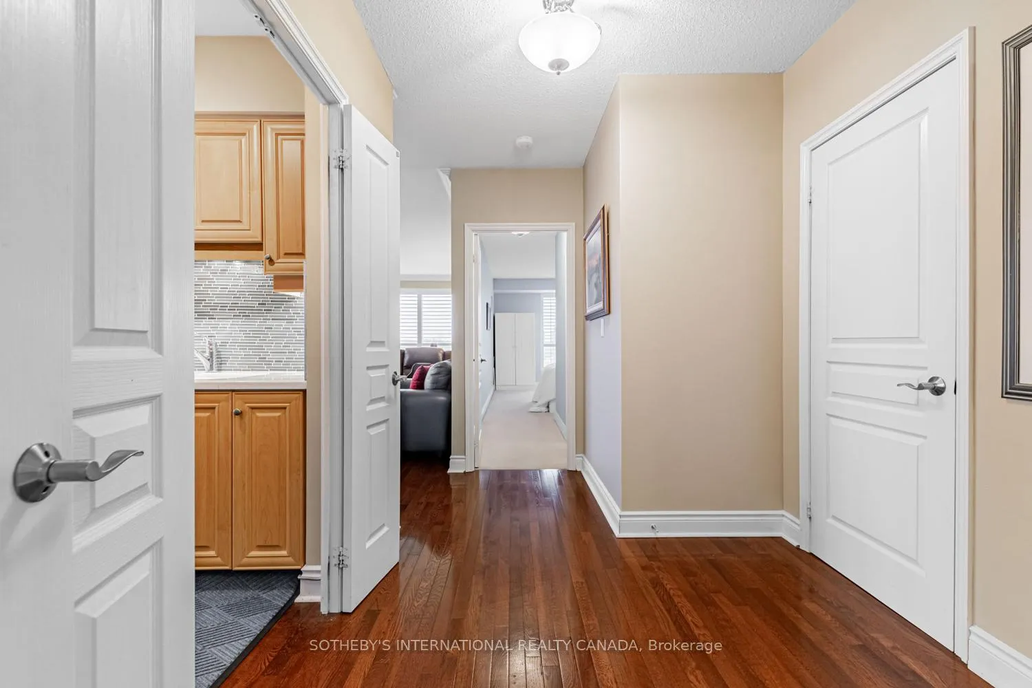 Photo 12 of Unit 907, 10 Delisle Avenue, Toronto, Yonge-St. Clair — HOMEH