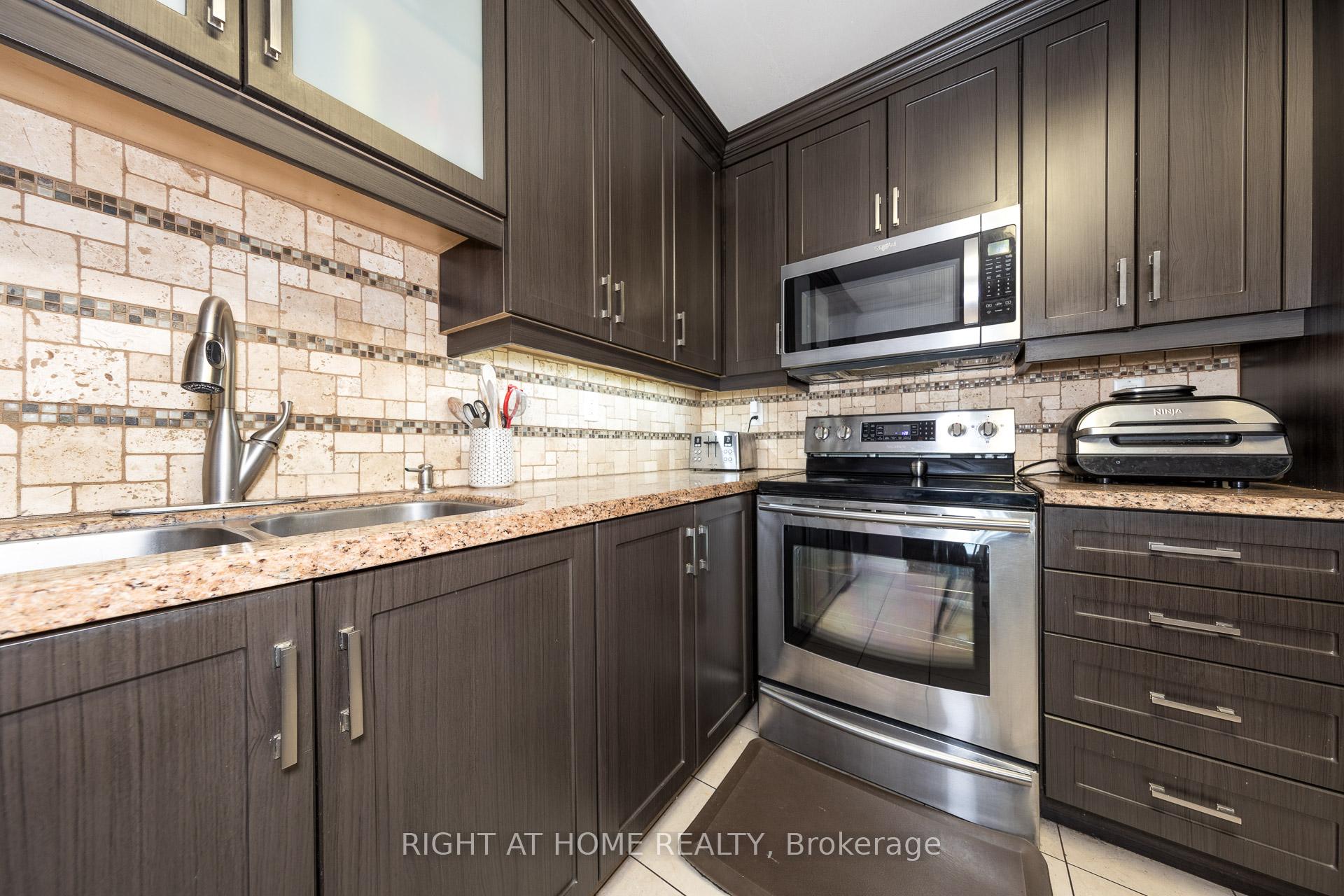 Photo 6 of Unit 510, 745 New Westminster Drive, Vaughan, Brownridge — HOMEH