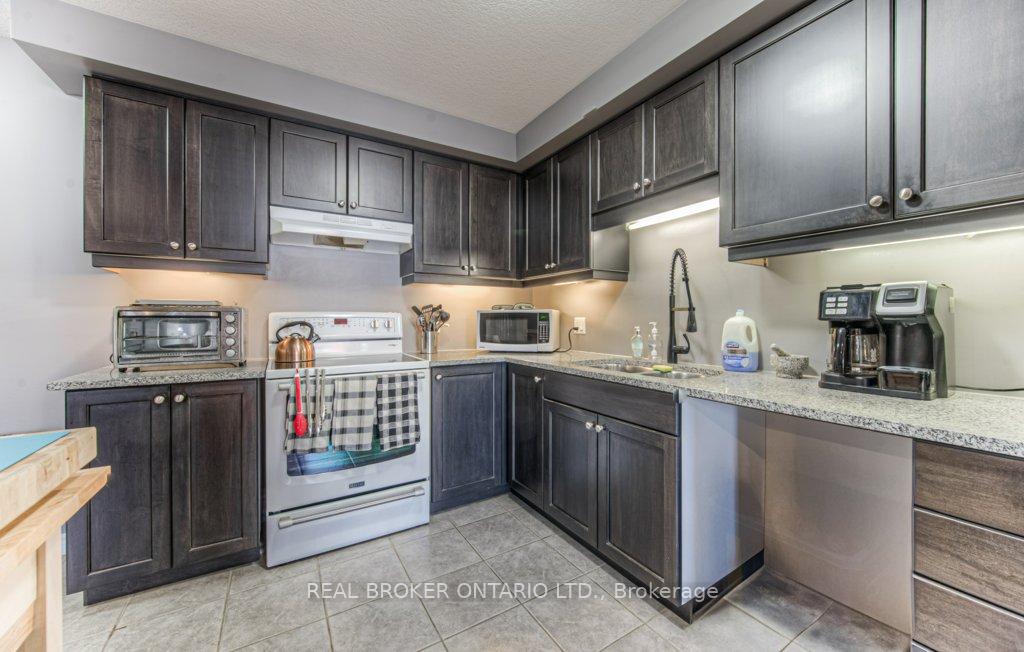Photo 16 of 42 Eliza Avenue, Kitchener — HOMEH