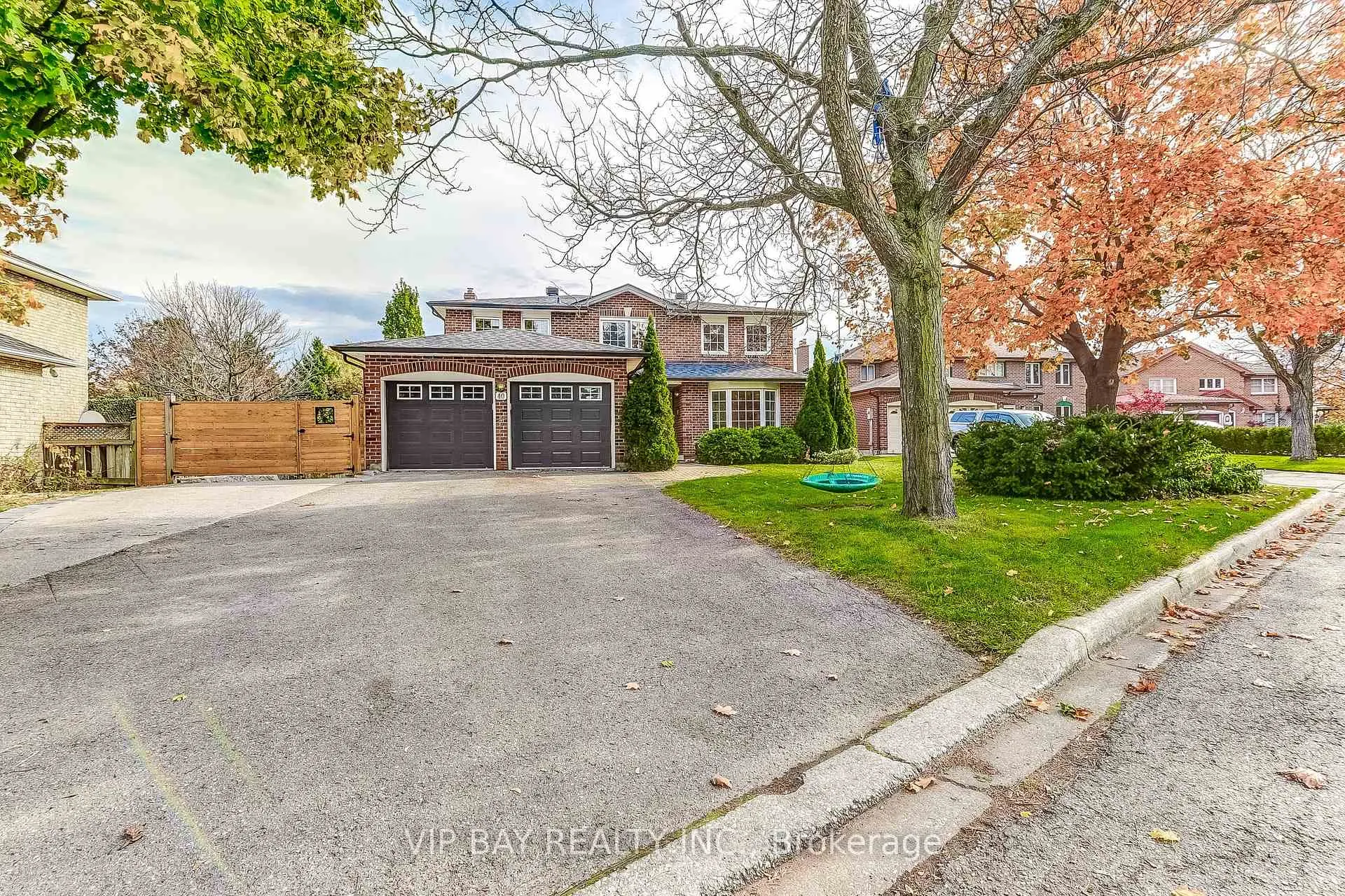 Photo 1 of 40 Dawnridge Trail, Brampton, Heart Lake West — HOMEH