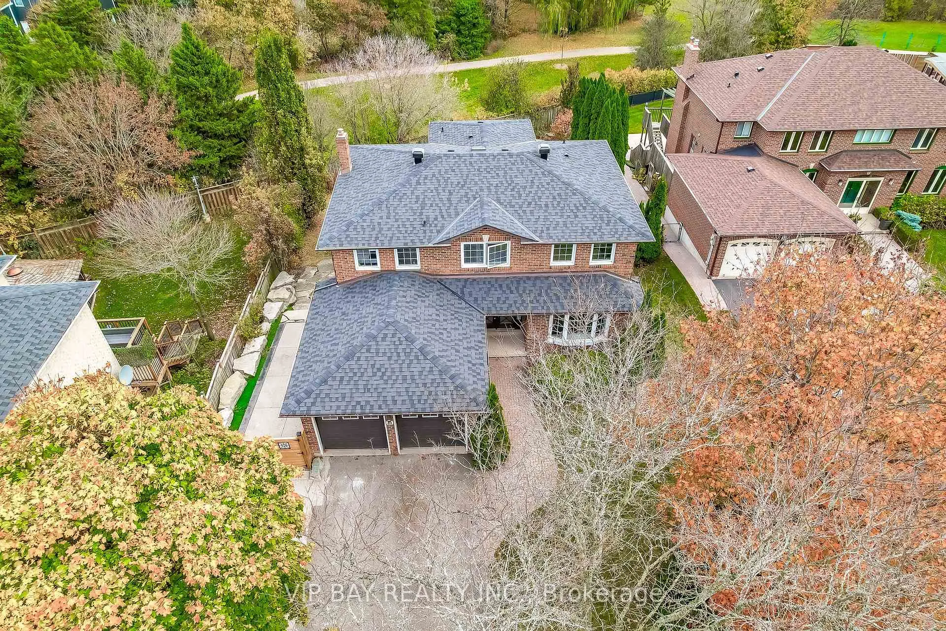 Photo 2 of 40 Dawnridge Trail, Brampton, Heart Lake West — HOMEH