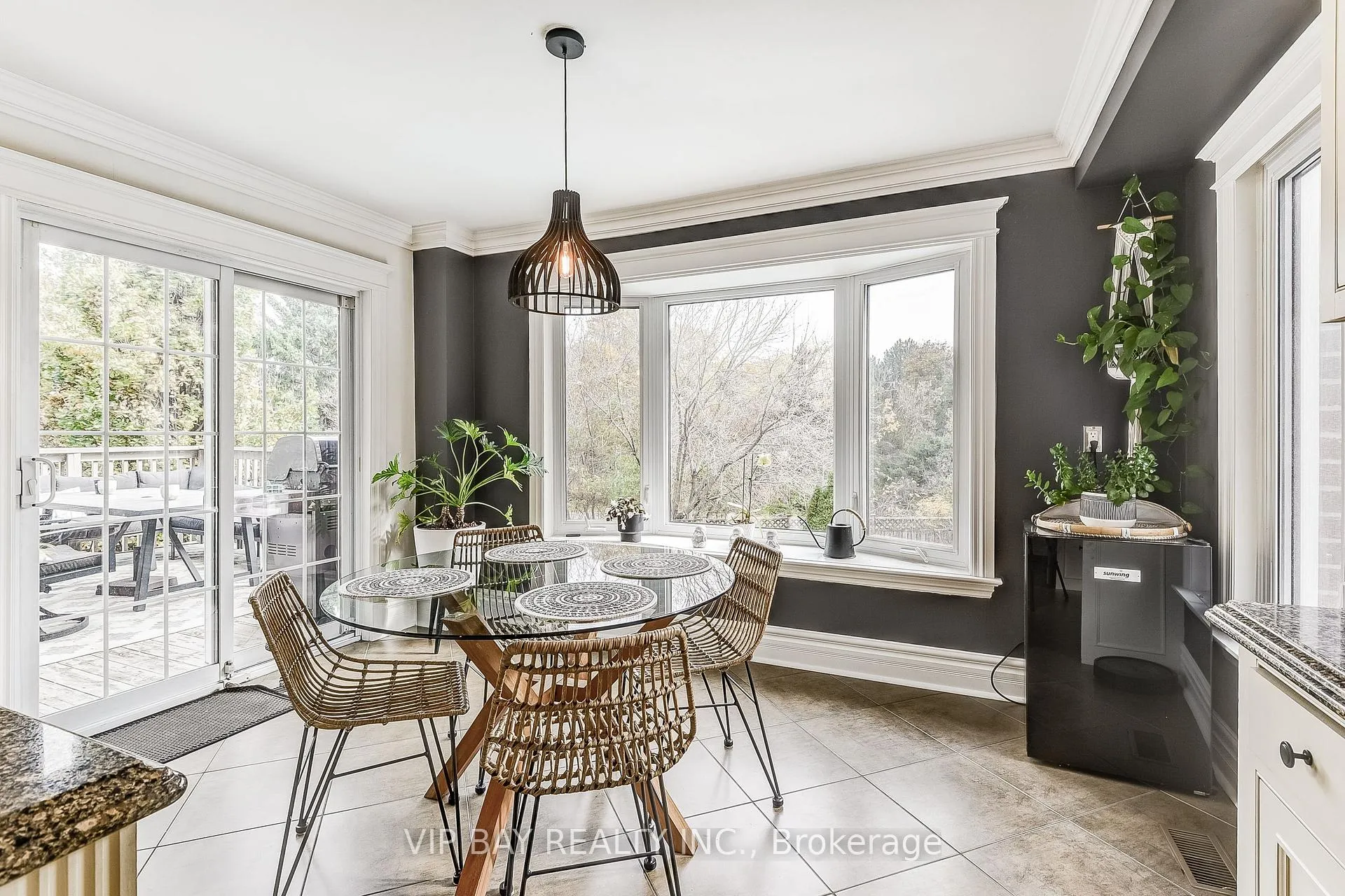 Photo 10 of 40 Dawnridge Trail, Brampton, Heart Lake West — HOMEH