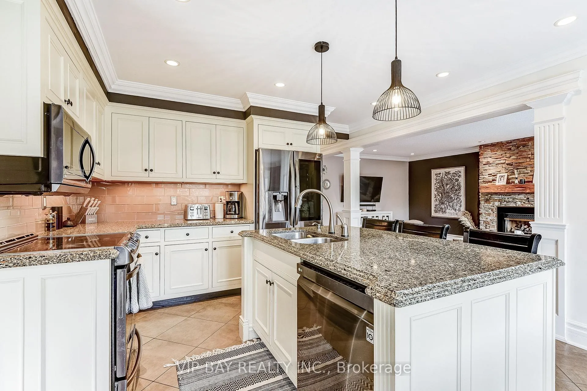 Photo 11 of 40 Dawnridge Trail, Brampton, Heart Lake West — HOMEH