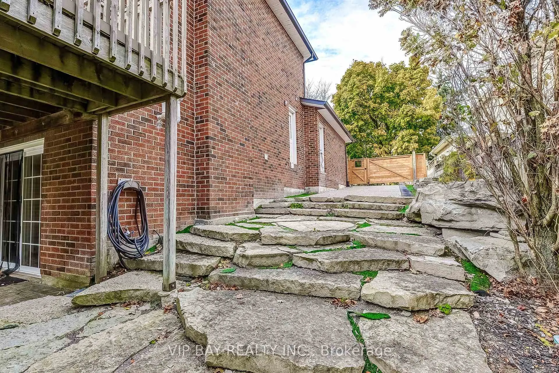 Photo 40 of 40 Dawnridge Trail, Brampton, Heart Lake West — HOMEH