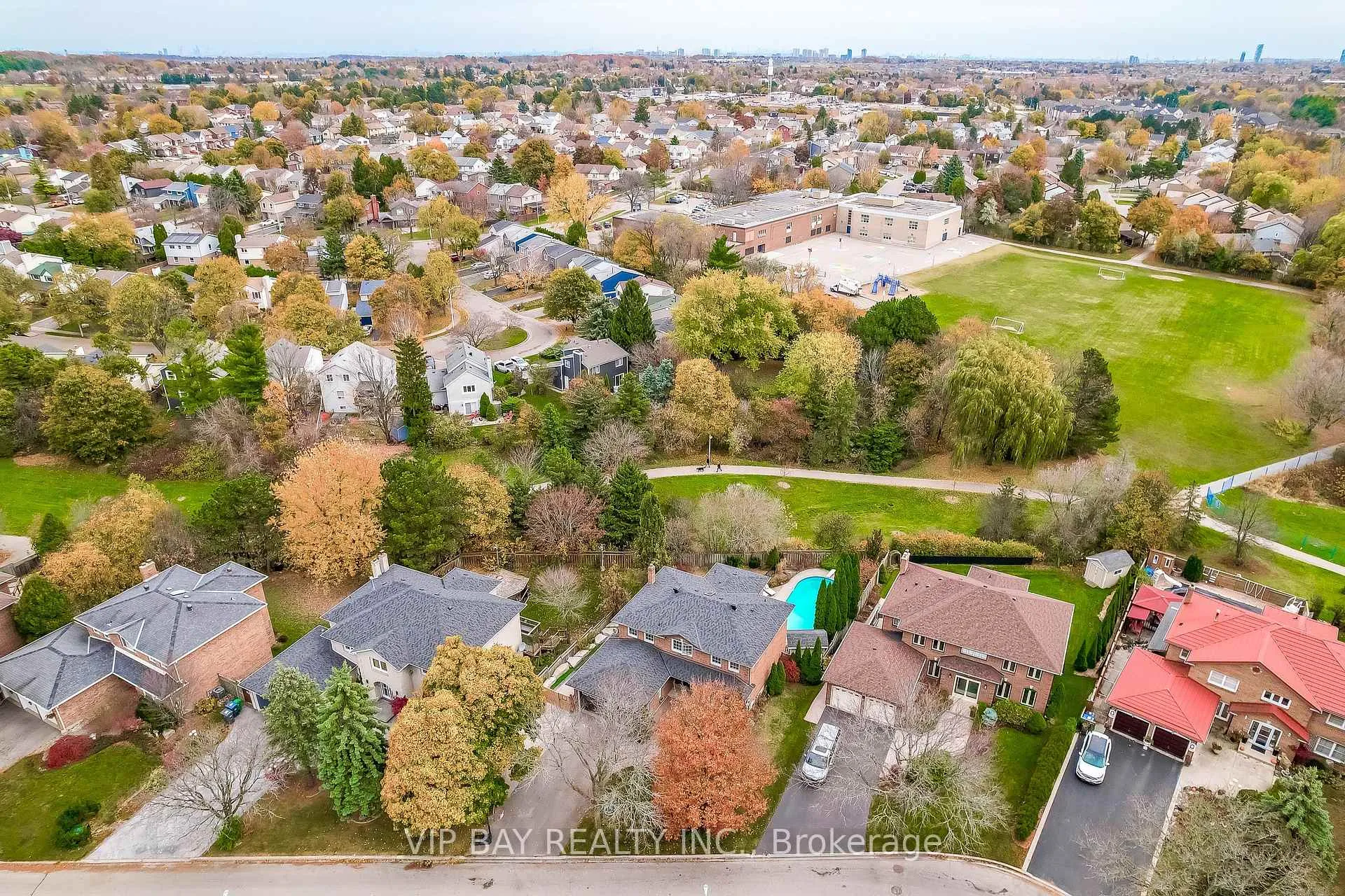 Photo 46 of 40 Dawnridge Trail, Brampton, Heart Lake West — HOMEH
