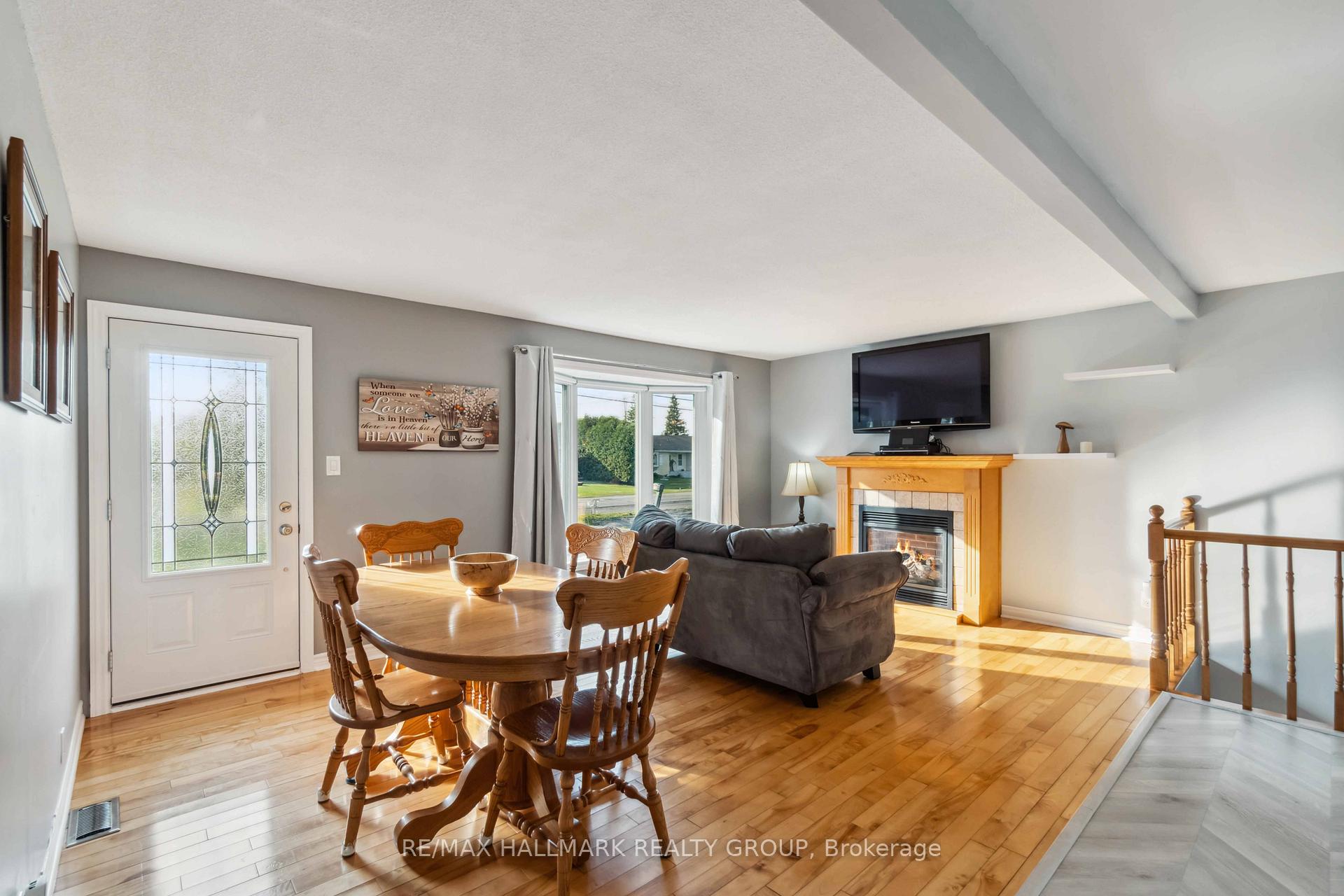 Photo 2 of 5003 Thunder Road, Ottawa, Carlsbad Springs — HOMEH