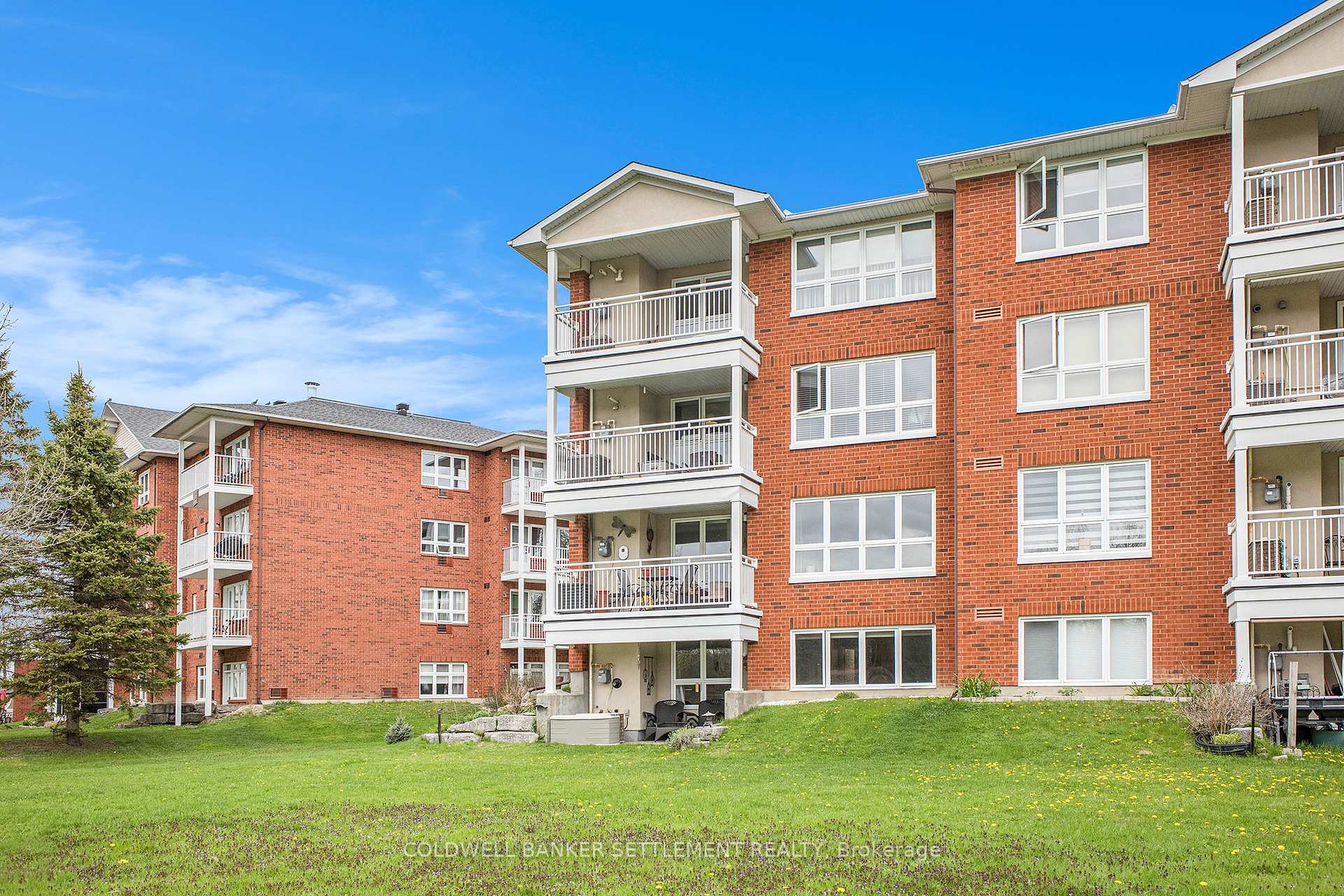 Photo 4 of Unit 302, 103 North Street N, Perth — HOMEH