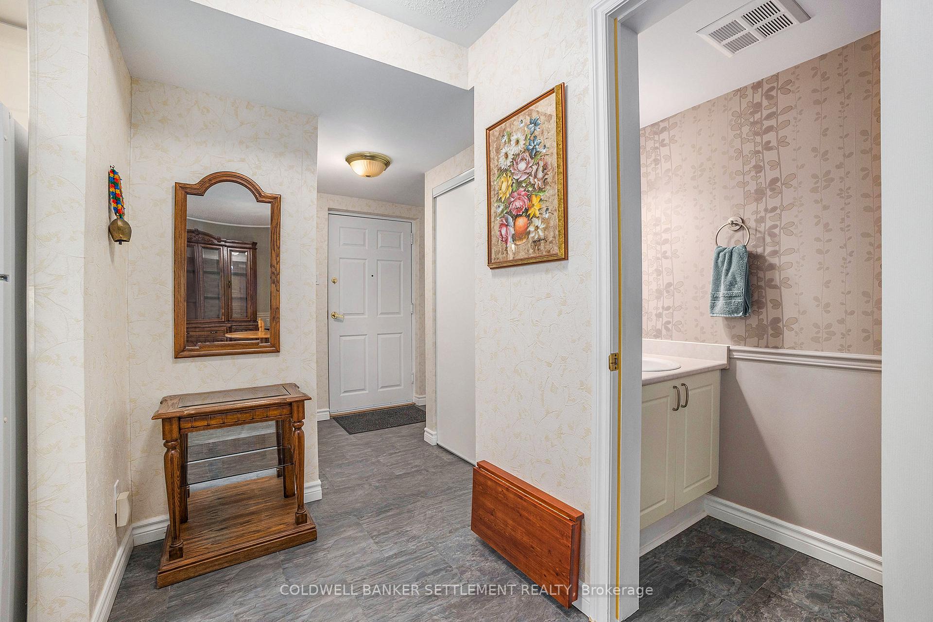 Photo 5 of Unit 302, 103 North Street N, Perth — HOMEH