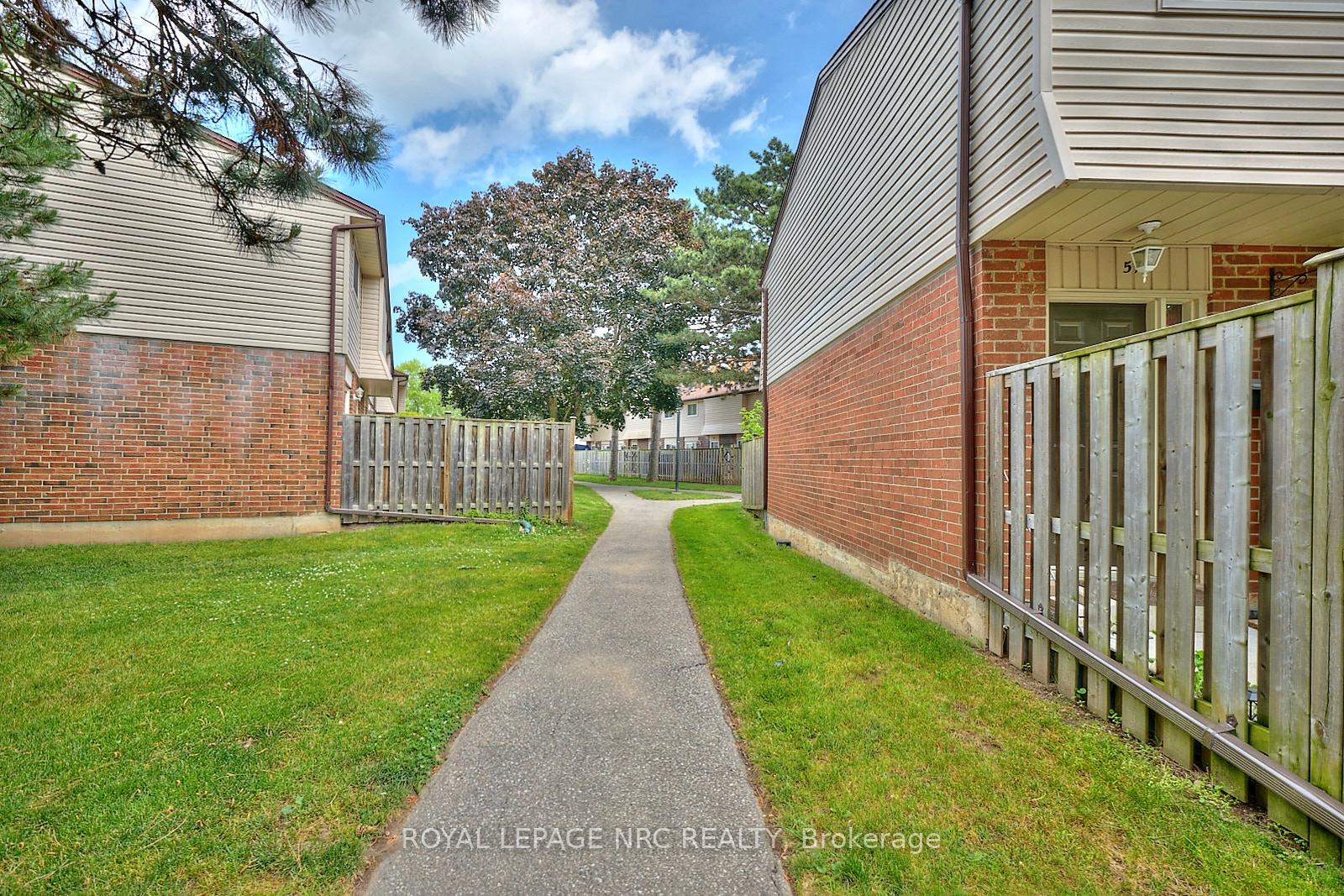 Photo 5 of Unit 22, 2 Weiden Street, St. Catharines, Bunting/Linwell — HOMEH
